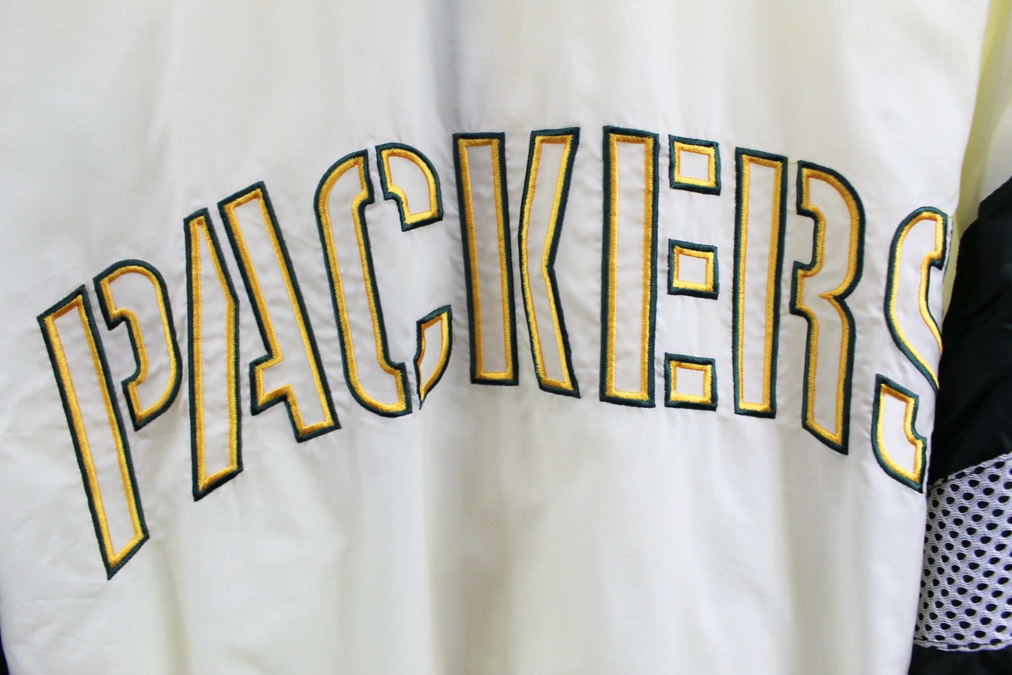 CC - Vintage NFL Pro Player Green Bay Packers Nylon Windbreaker sold by HG Vintage product image thumbnail 5
