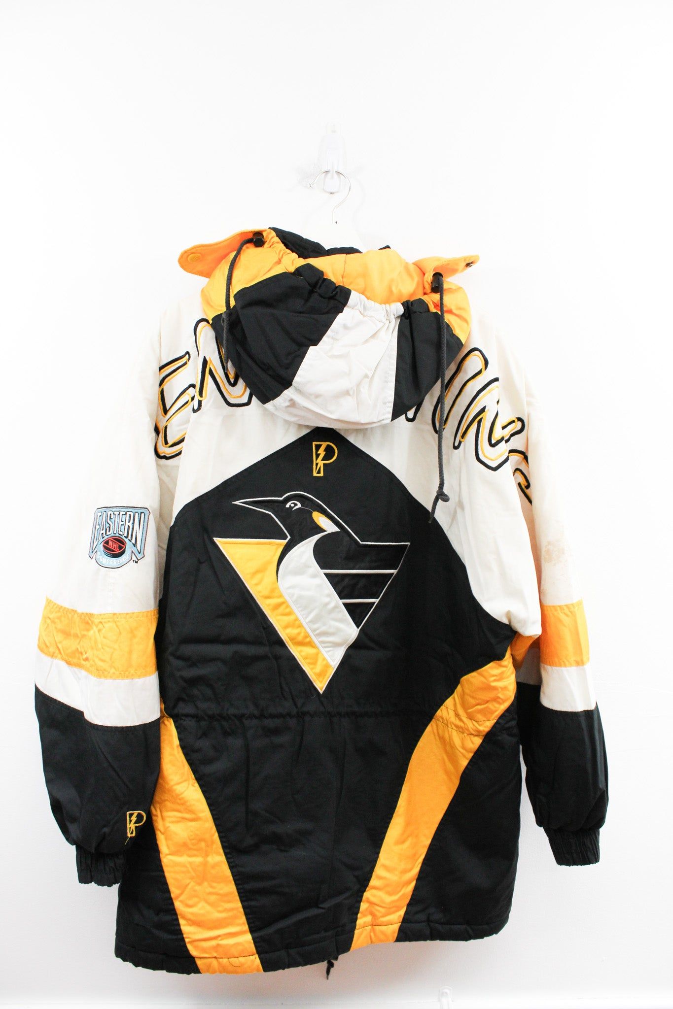 Vintage Pro Player NHL Pittsburgh Penguins Winter Jacket sold by HG Vintage product image thumbnail 4