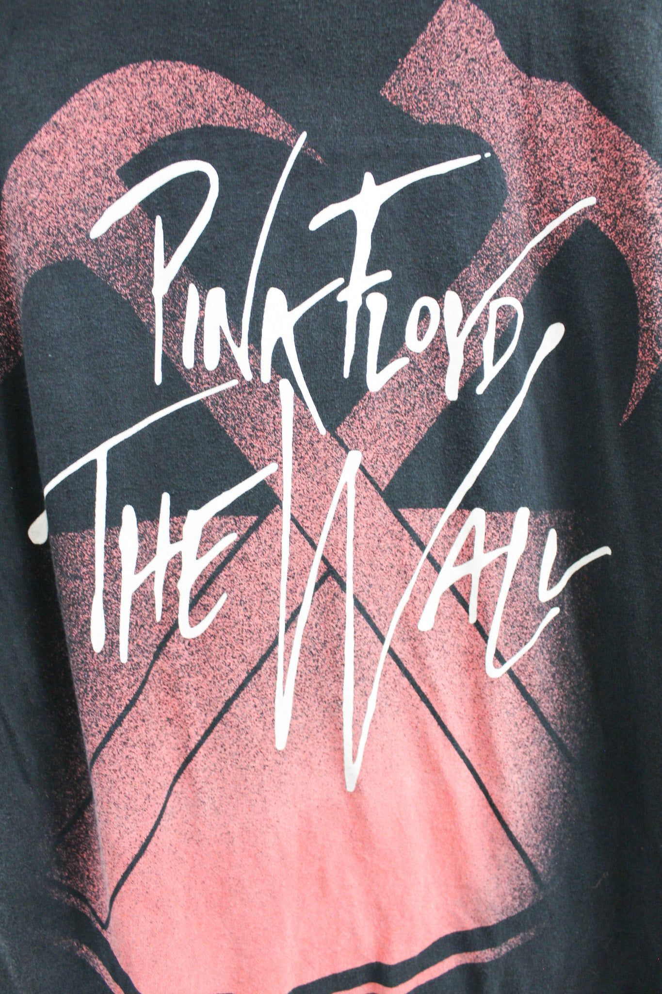 Vintage 2000 Pink Floyd The Wall Logo Tee sold by HG Vintage product image thumbnail 2