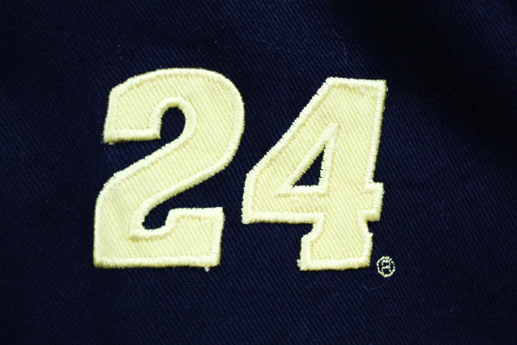 Z - Vintage Winner's Circle Nascar Jeff Gordon Dupont Racing Jacket sold by HG Vintage product image thumbnail 4