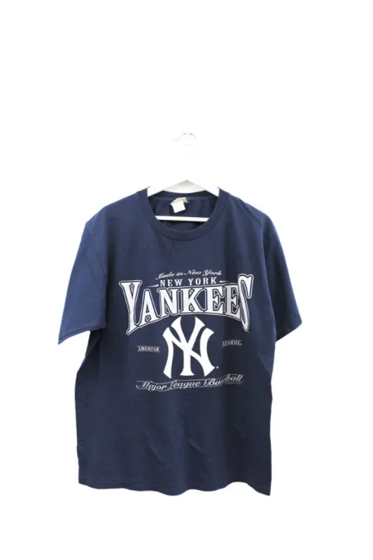 Z - 2000 MLB New York Yankees American League Script Tee sold by HG Vintage