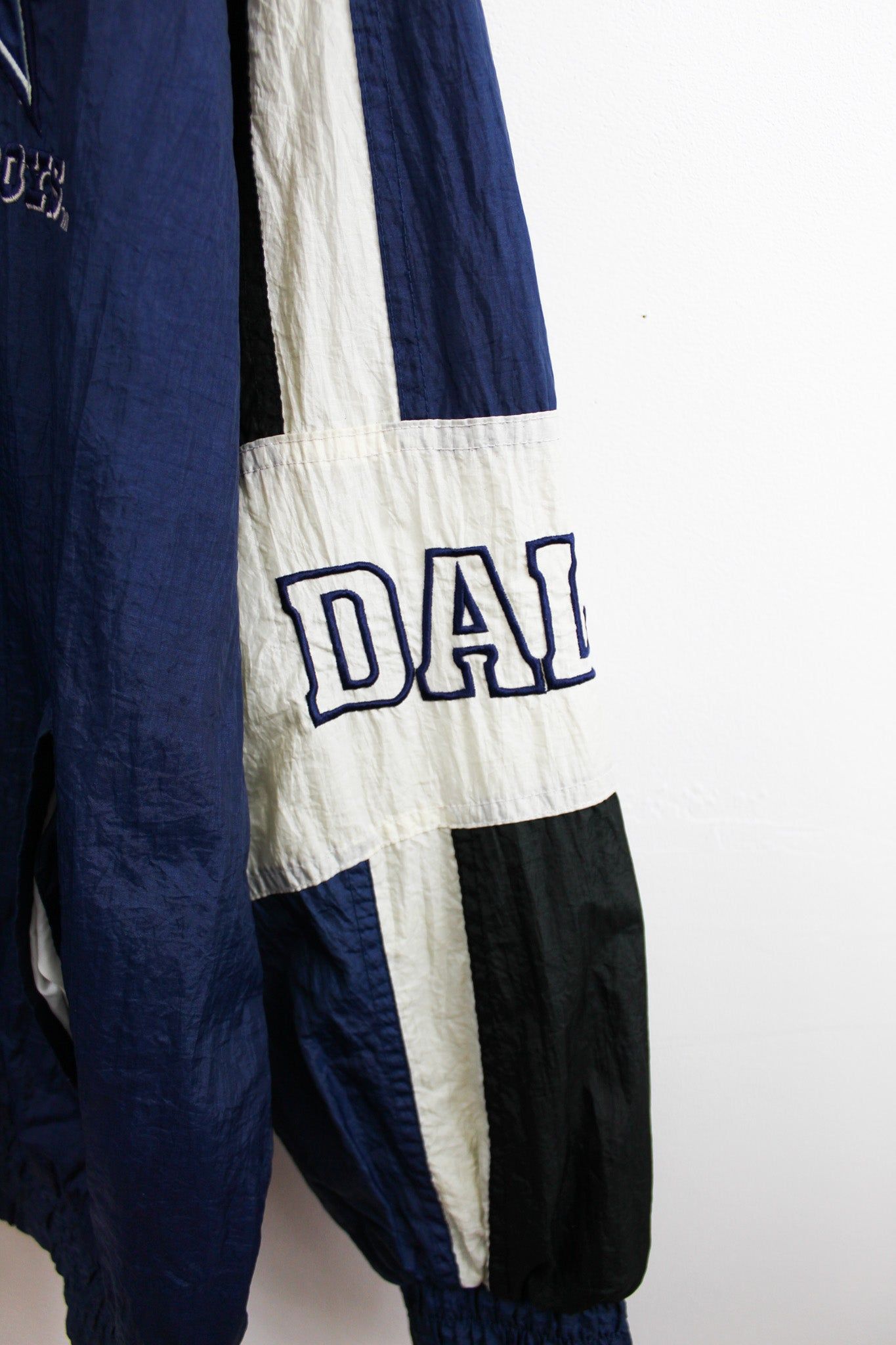 NFL Dallas Cowboys Windbreaker sold by HG Vintage product image thumbnail 3