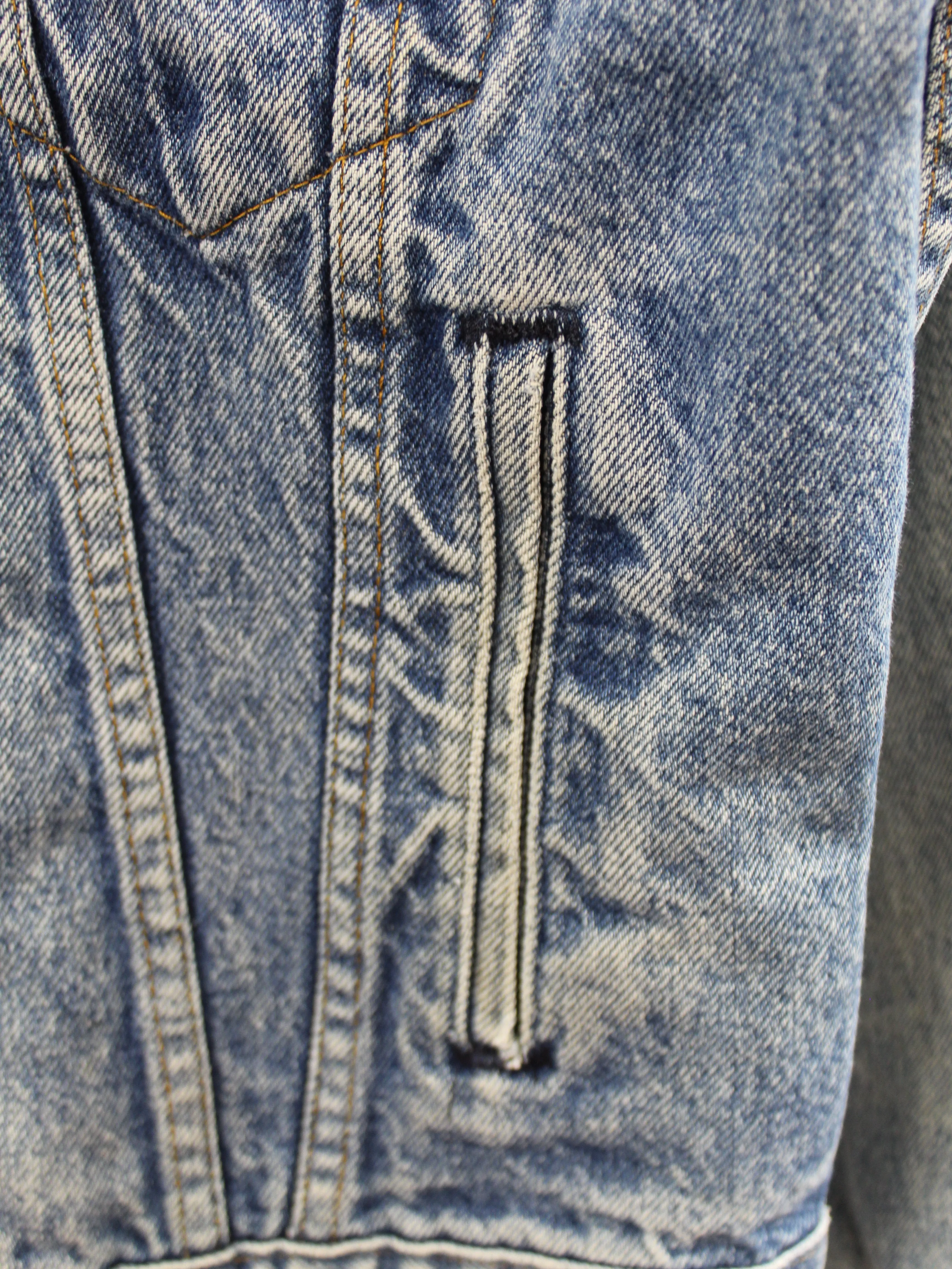 Z- Vintage Levi’s 76506 Made In The USA Trucker Denim Jacket sold by HG Vintage product image thumbnail 4