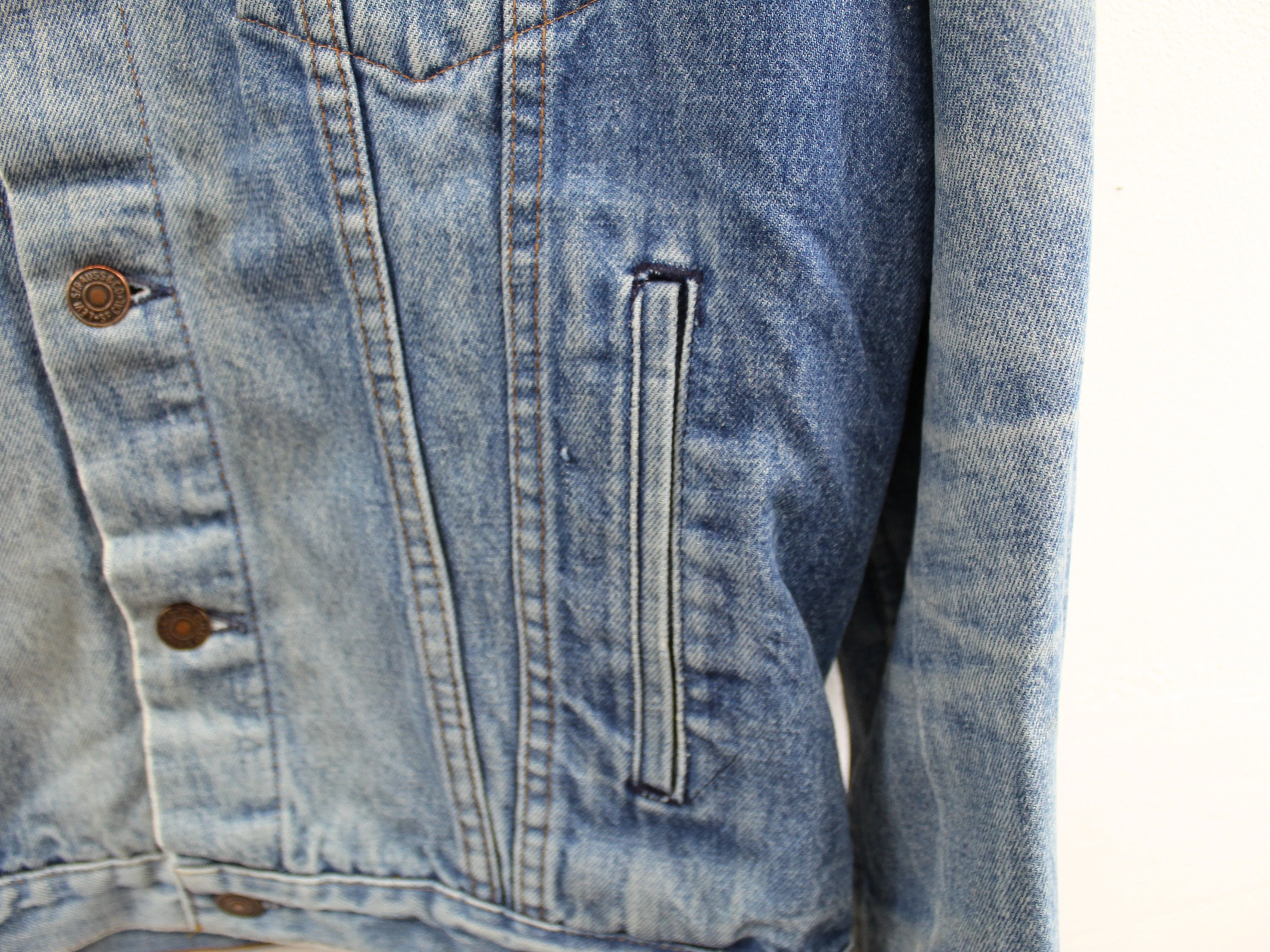 Z- Vintage 1982 Levi’s 70506 Made In France Denim Jacket sold by HG Vintage product image thumbnail 5