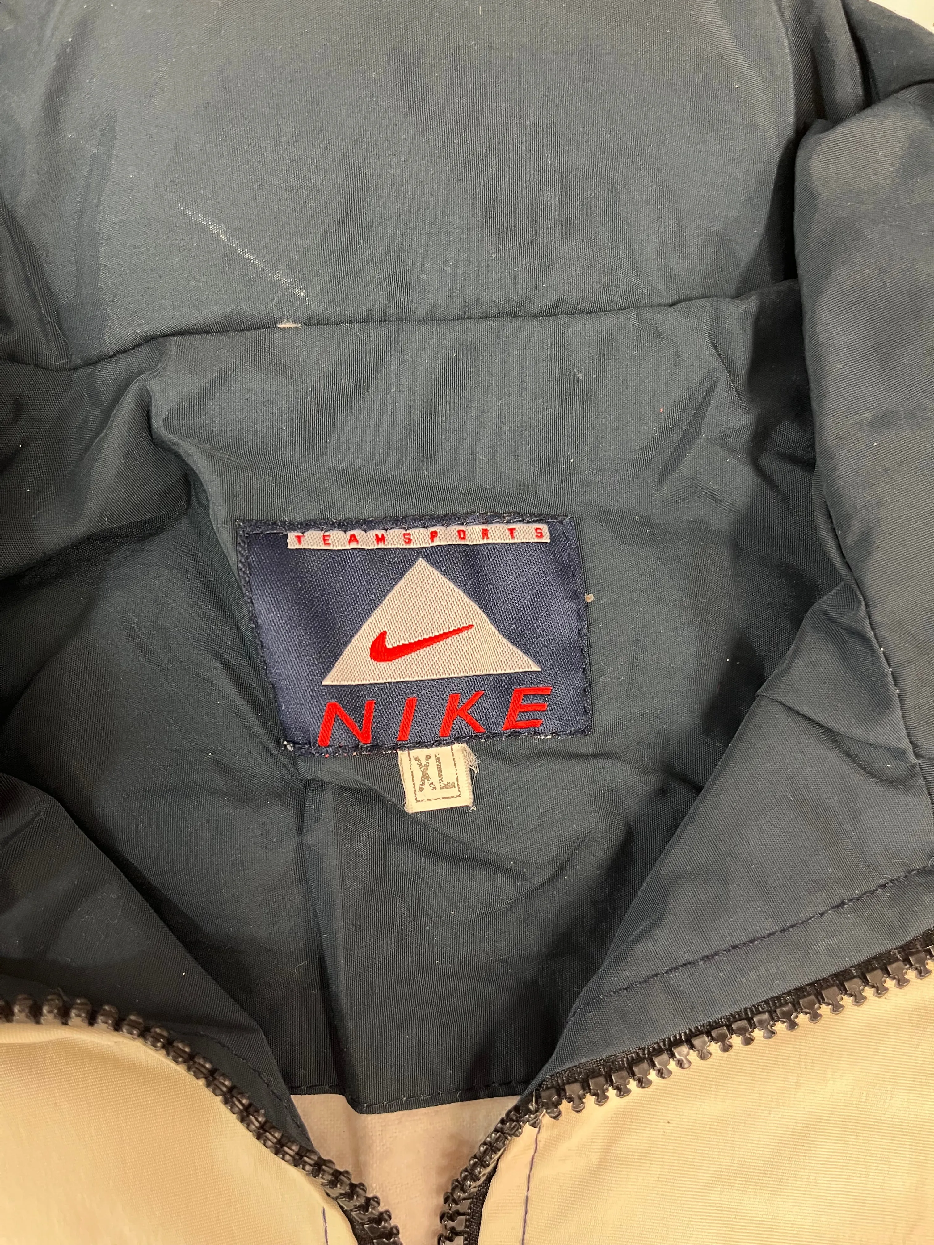 Z- Vintage Nike Teams Sports Zip Up Nylon Windbreaker sold by HG Vintage product image thumbnail 5