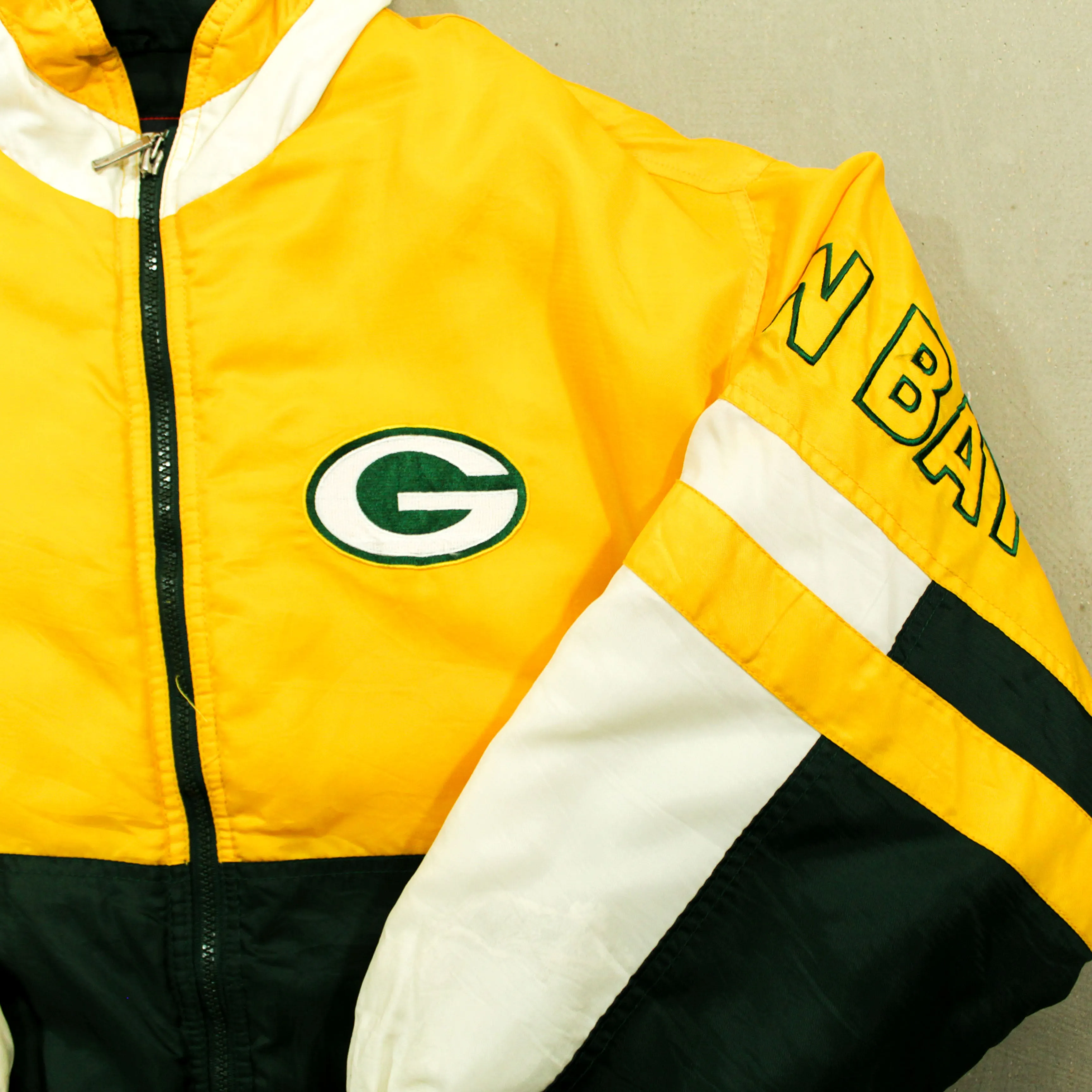 D- Vintage Green Bay Packers NFL Sports one Puffy Winter jacket sold by HG Vintage product image thumbnail 2