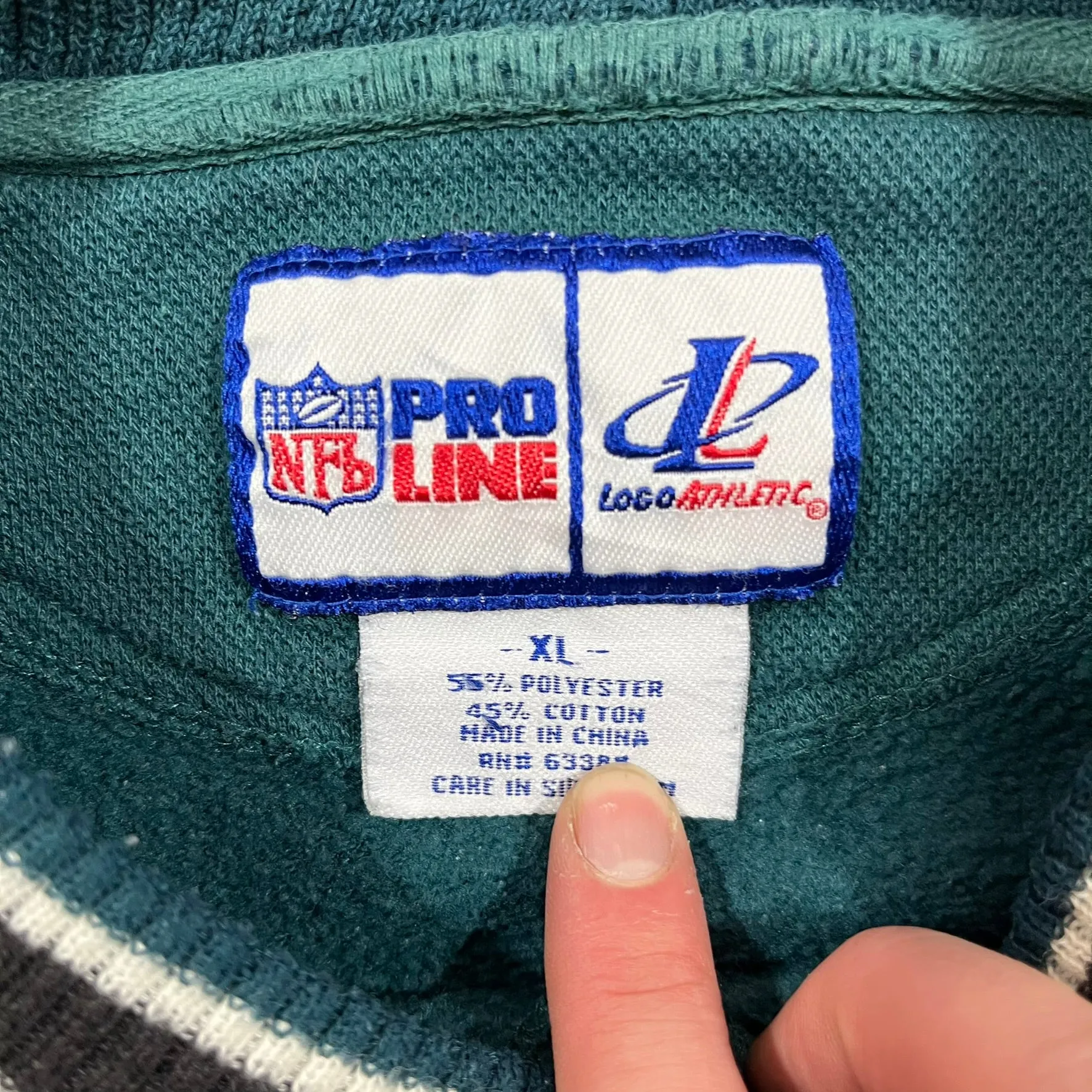 D- Vintage Philadelphia Eagles NFL Logo Athletic Embroidered Logo Crewneck sold by HG Vintage product image thumbnail 3