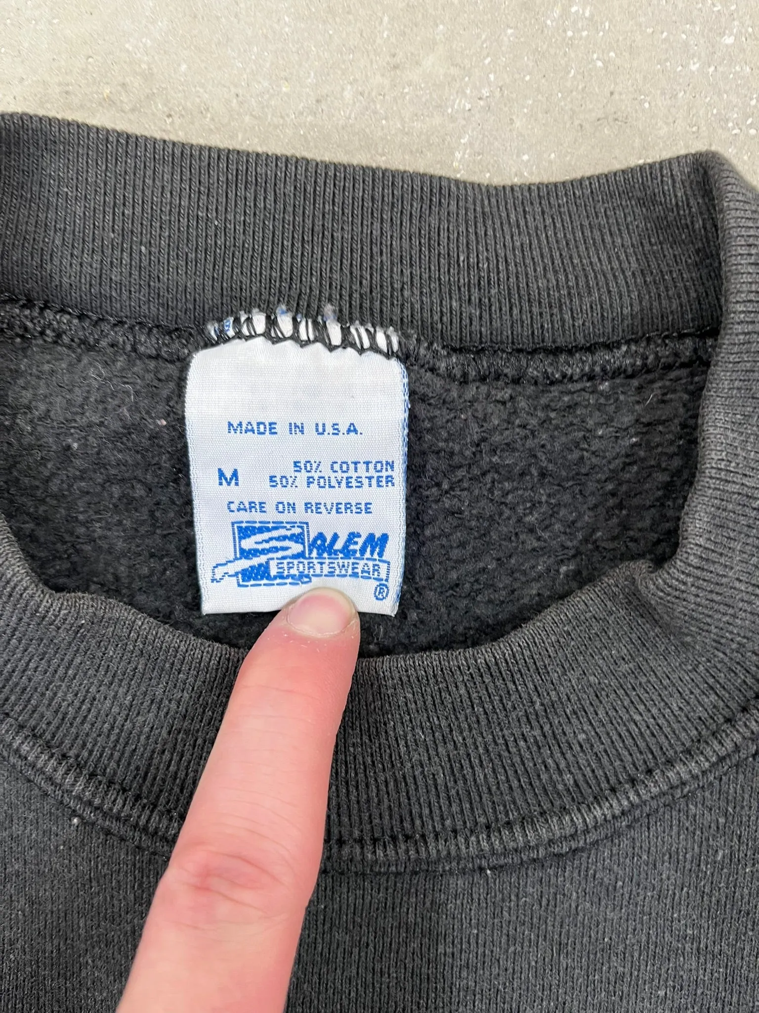 D- Vintage 1995 New York Giants NFL Salem Graphic Crewneck sold by HG Vintage product image thumbnail 4