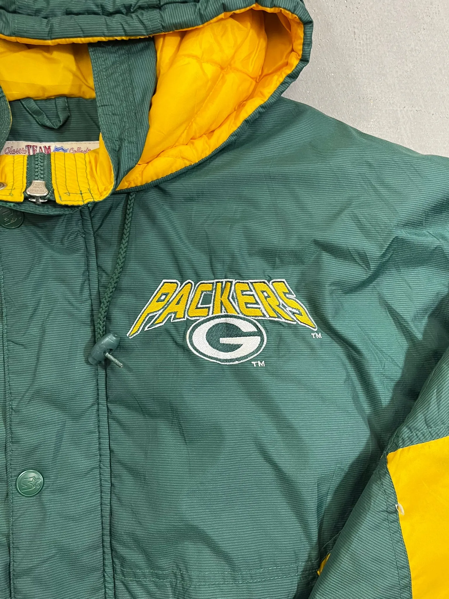 D- Vintage Green Bay Packers NFL Starter Hooded Winter Jacket sold by HG Vintage product image thumbnail 2