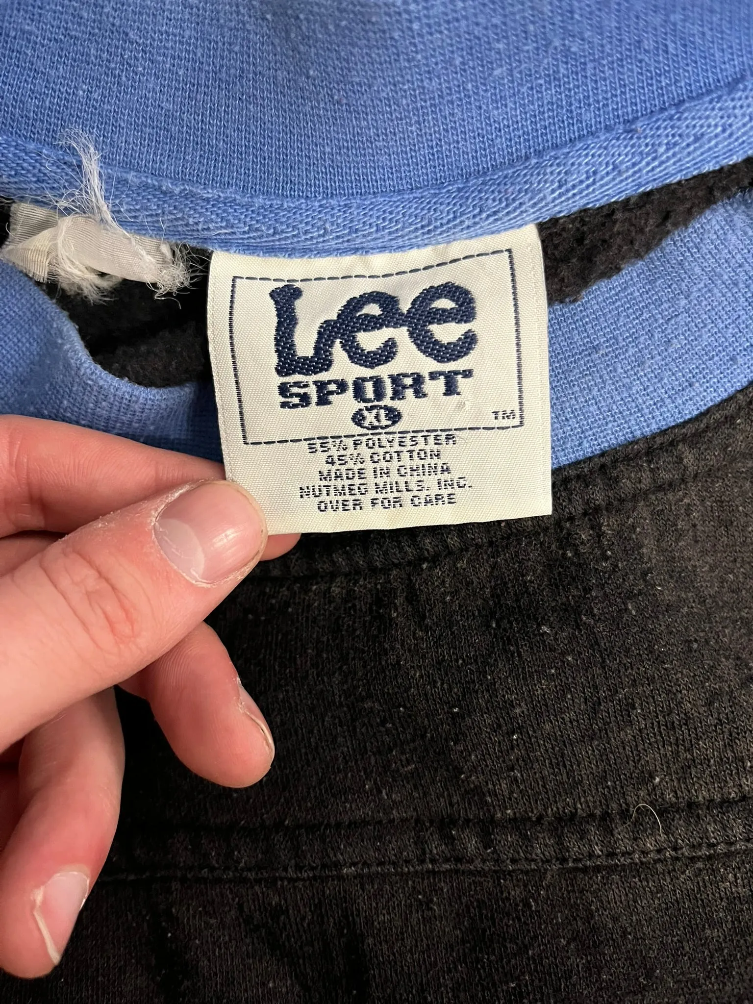 D- Vintage Tennessee Oilers (Titans) NFL Lee Embroidered Text Crewneck sold by HG Vintage product image thumbnail 3