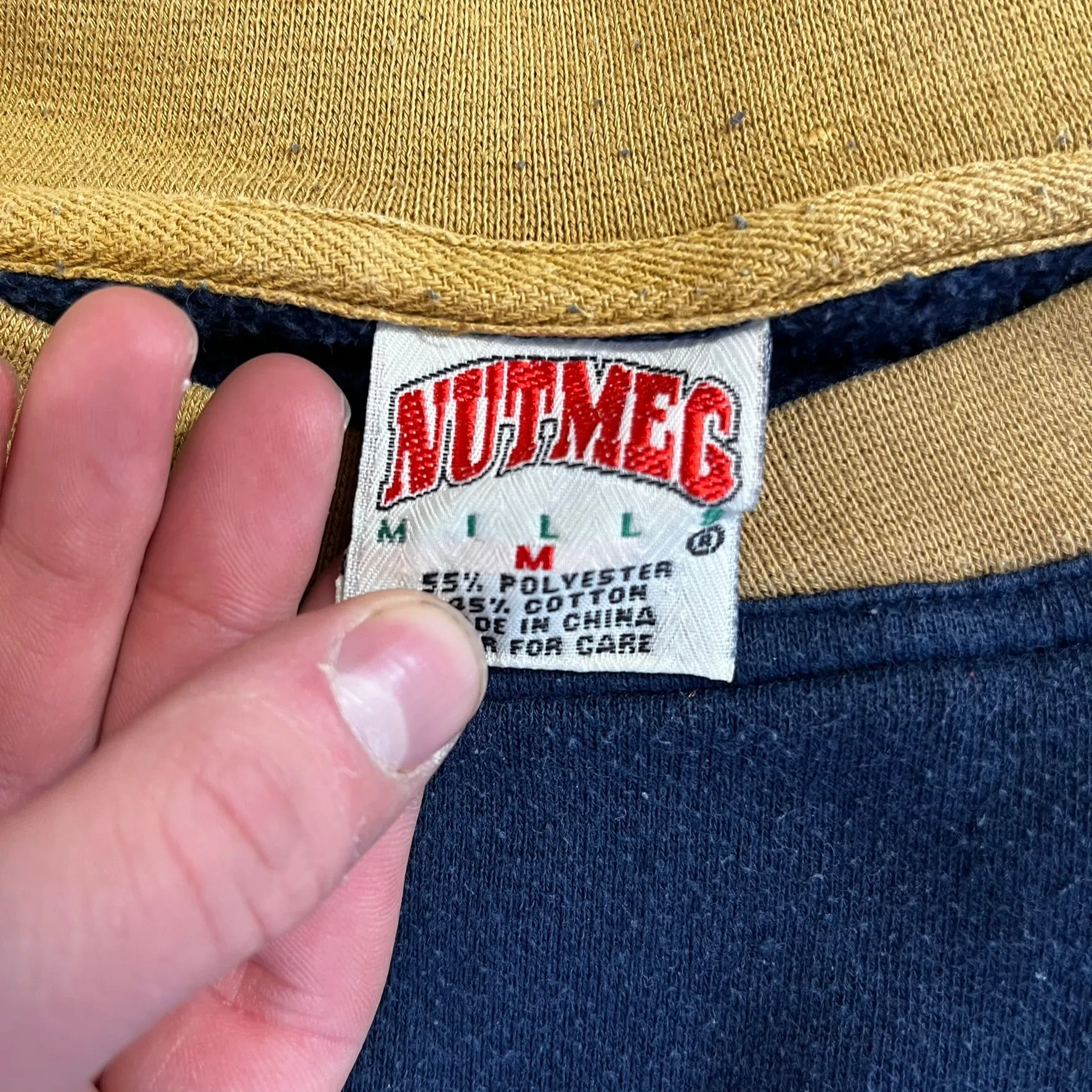 D- Vintage Notre Dame Fighting Irish Nutmeg Embroidered Script Crewneck sold by HG Vintage product image thumbnail 3