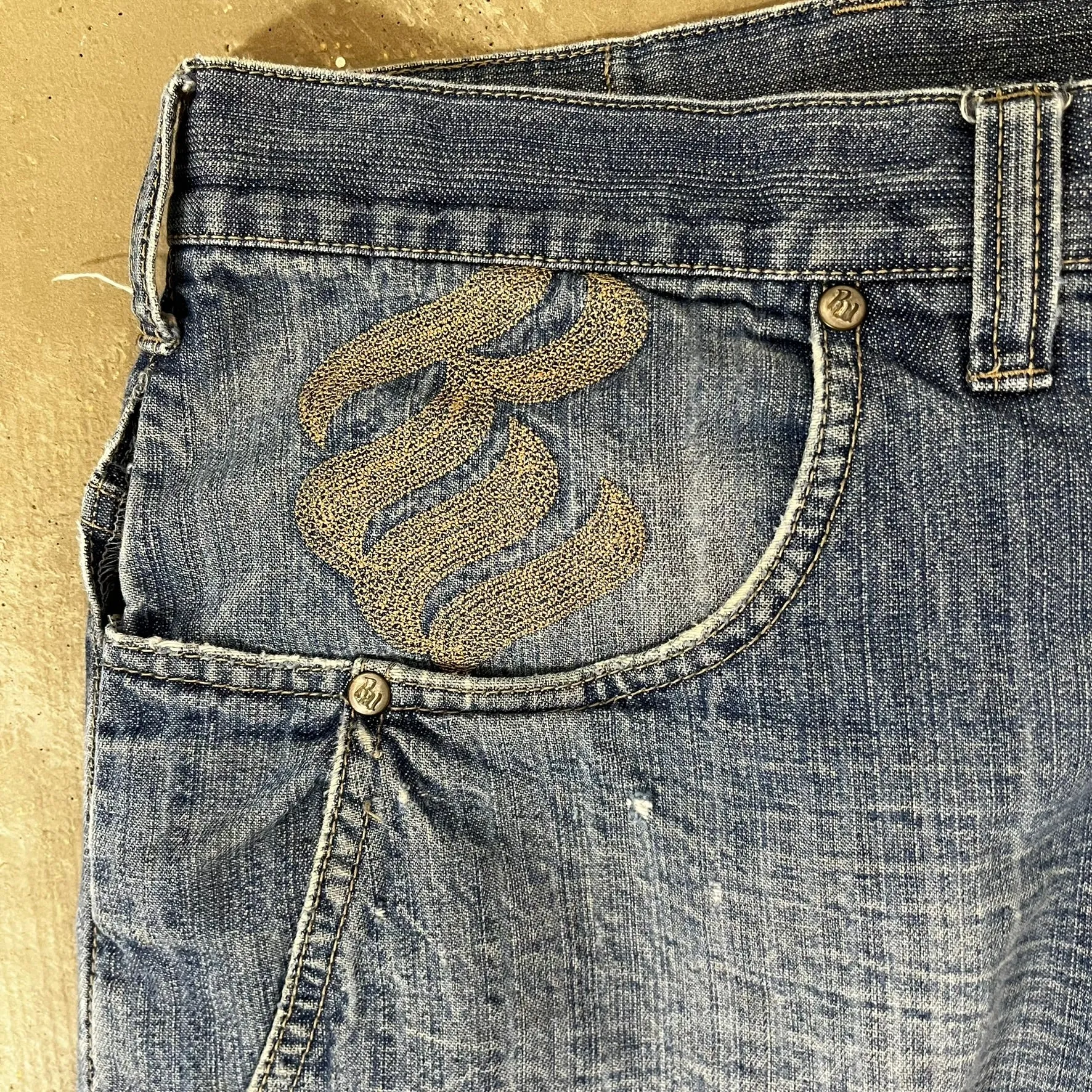 D- Vintage Rocawear Embroidered Letters Front Pocket Jeans 38w sold by HG Vintage product image thumbnail 4