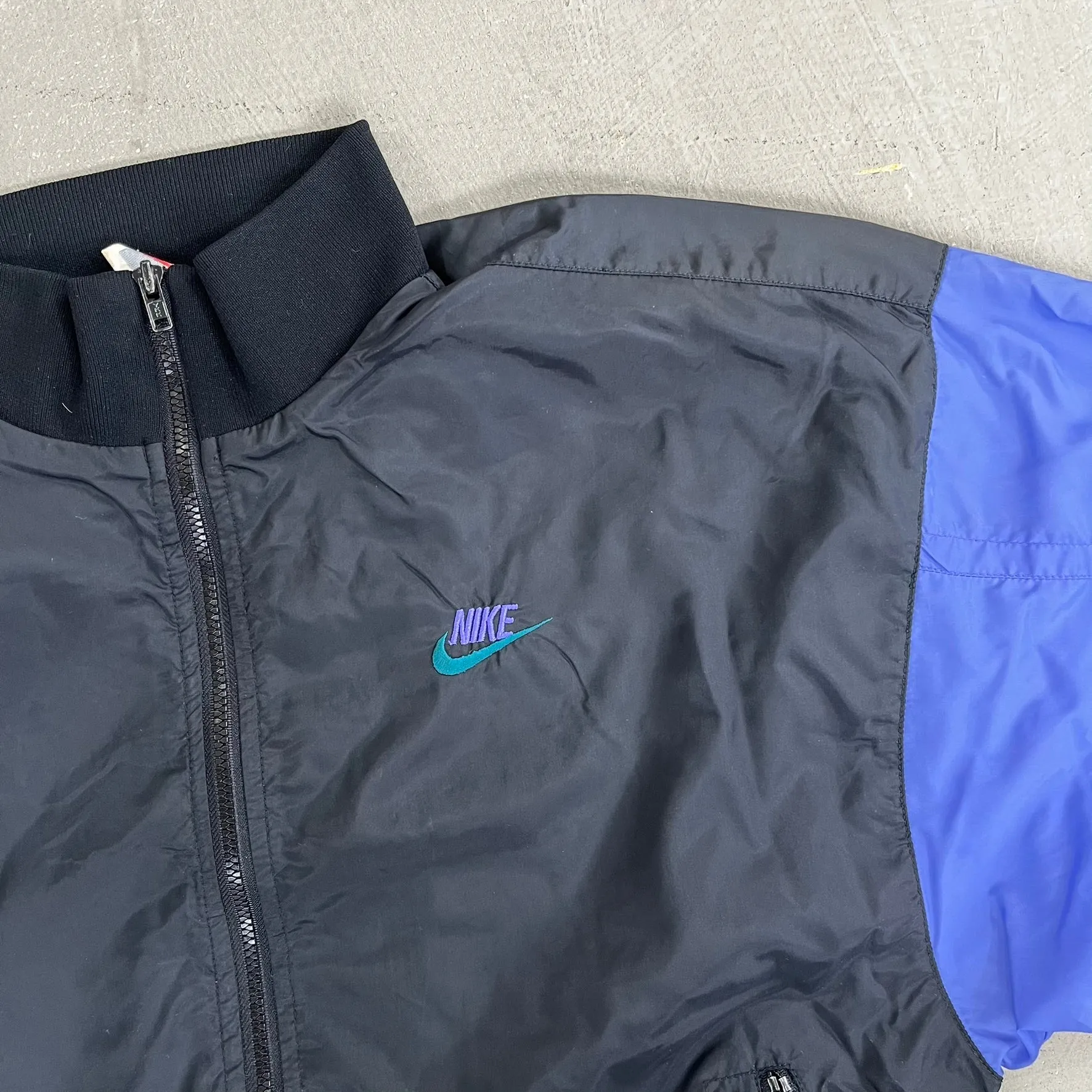 D- Vintage 80s Nike Script Zip Up Bomber Style Windbreaker sold by HG Vintage product image thumbnail 4