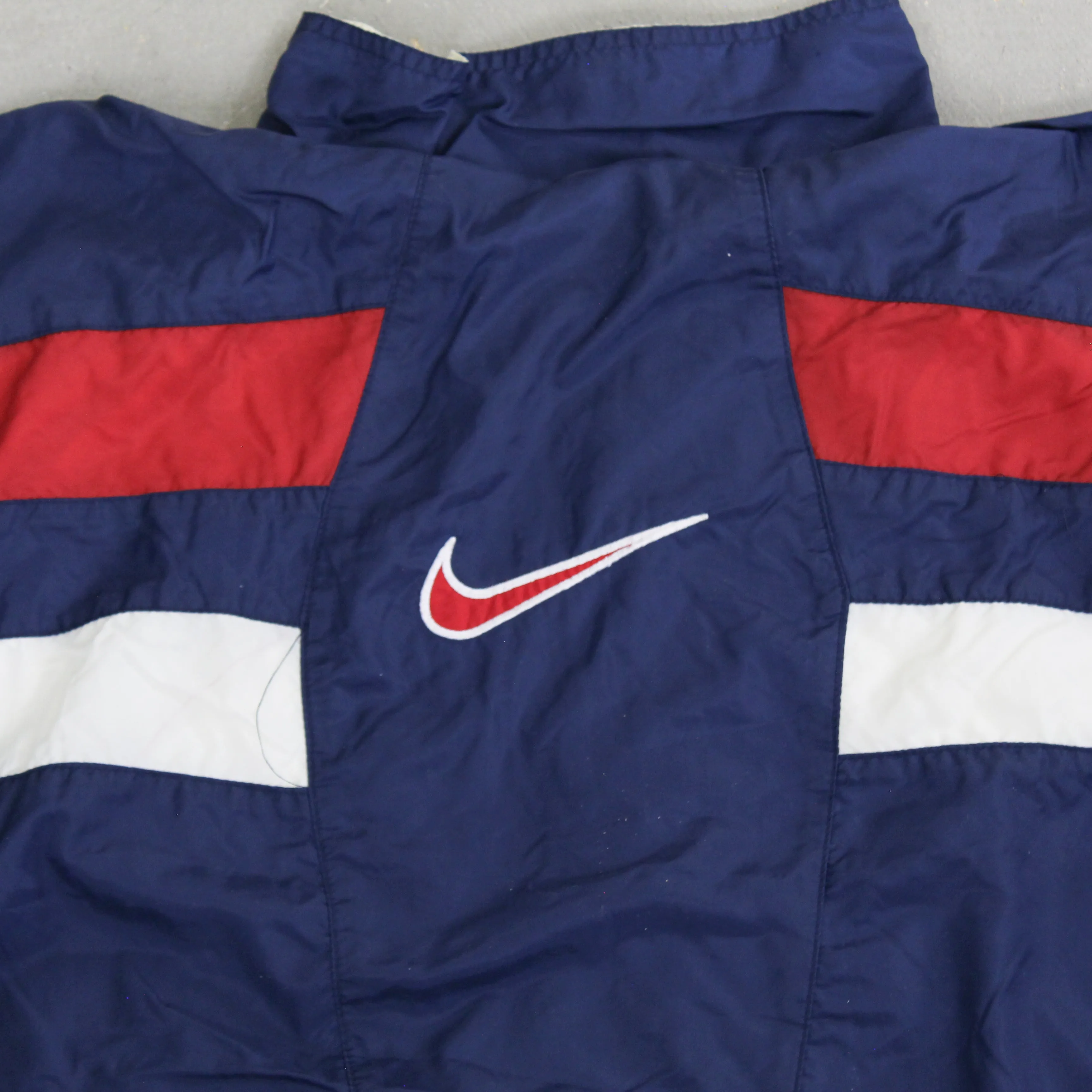 D- Vintage 90s Nike Color Block Zip Up Windbreaker Navy/Red sold by HG Vintage product image thumbnail 4