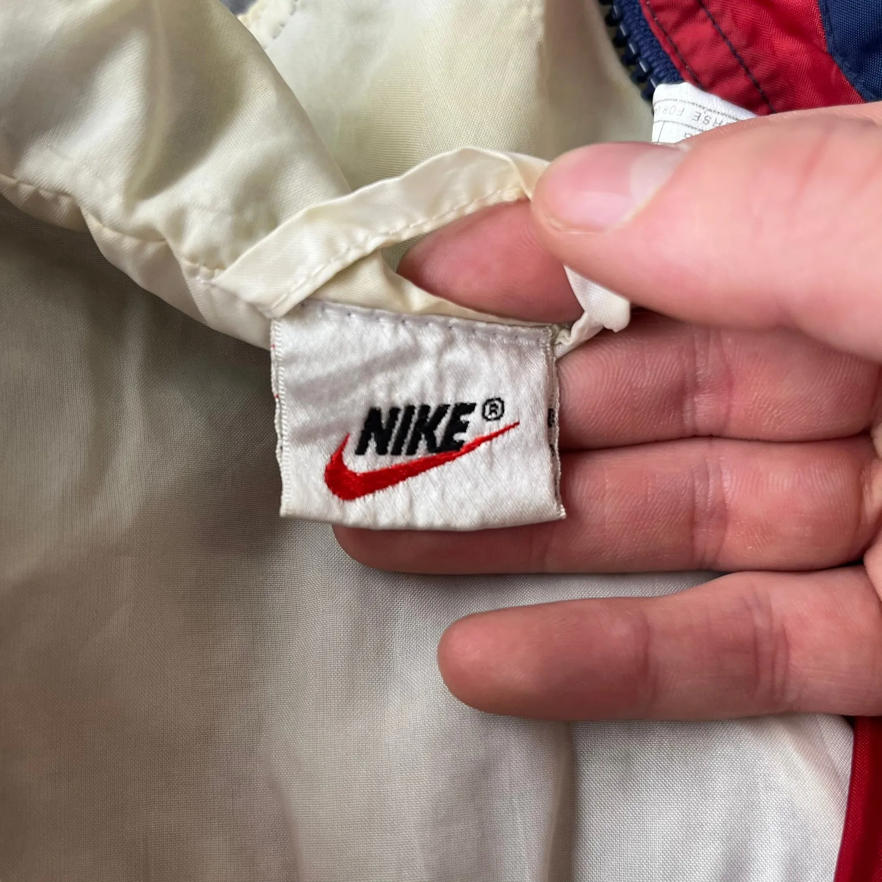 D- Vintage 90s Nike Color Block Zip Up Windbreaker Navy/Red sold by HG Vintage product image thumbnail 5