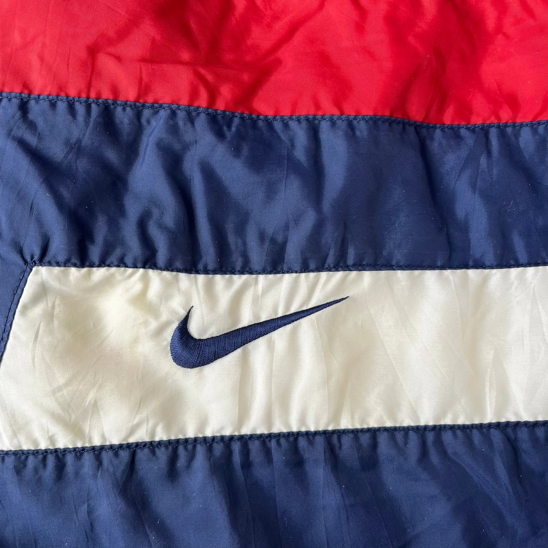 D- Vintage 90s Nike Color Block Zip Up Windbreaker Navy/Red sold by HG Vintage product image thumbnail 2