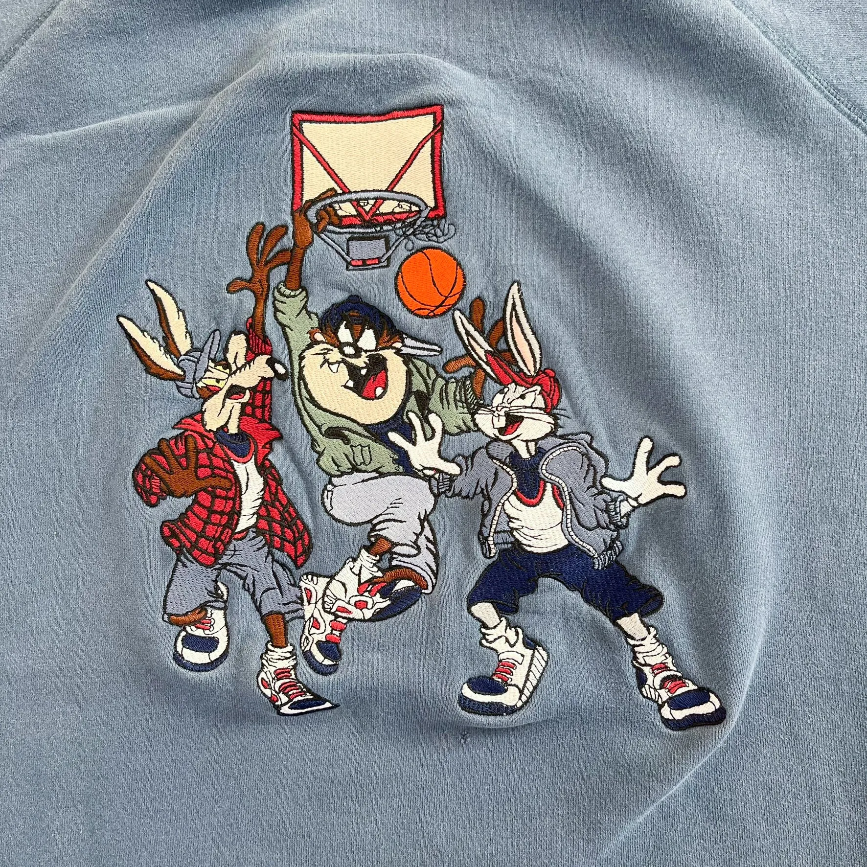 F- Vintage '95 Looney Tunes Basketball Embroidered Character Crewneck sold by HG Vintage product image thumbnail 2