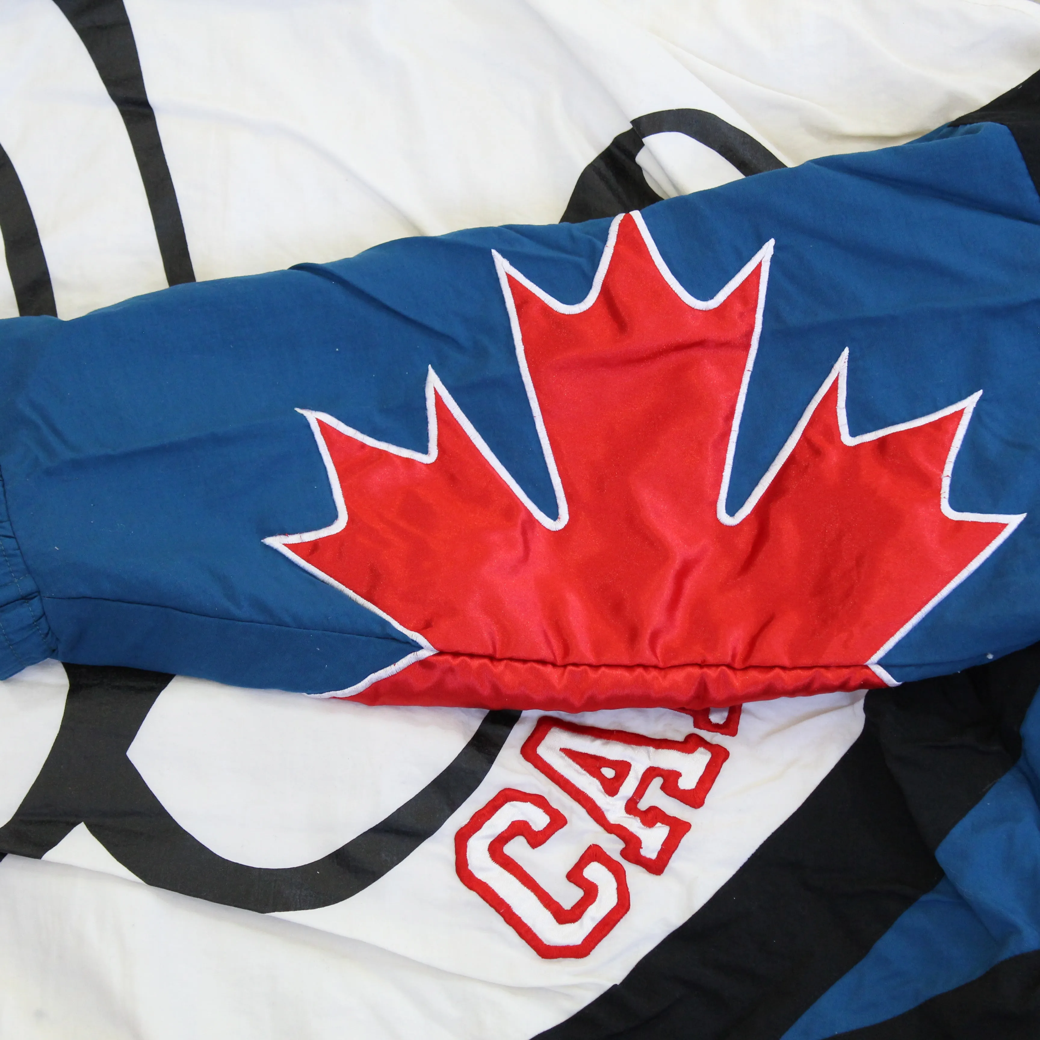 F- Vintage Reebok Canadian Geese Zip Up Windbreaker Jacket sold by HG Vintage product image thumbnail 5