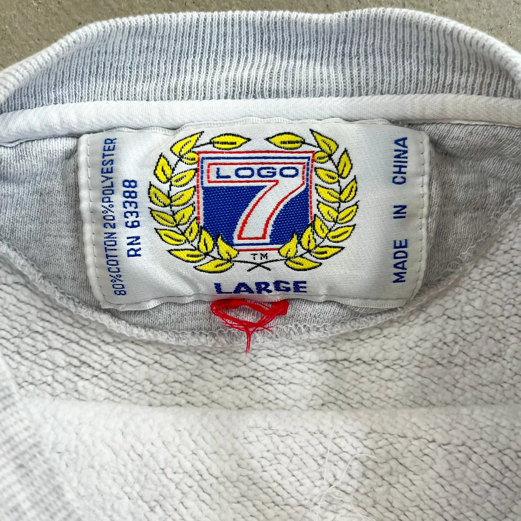 F- Vintage University Of Washington Logo 7 Embroidered Logo/Text Crewneck sold by HG Vintage product image thumbnail 3