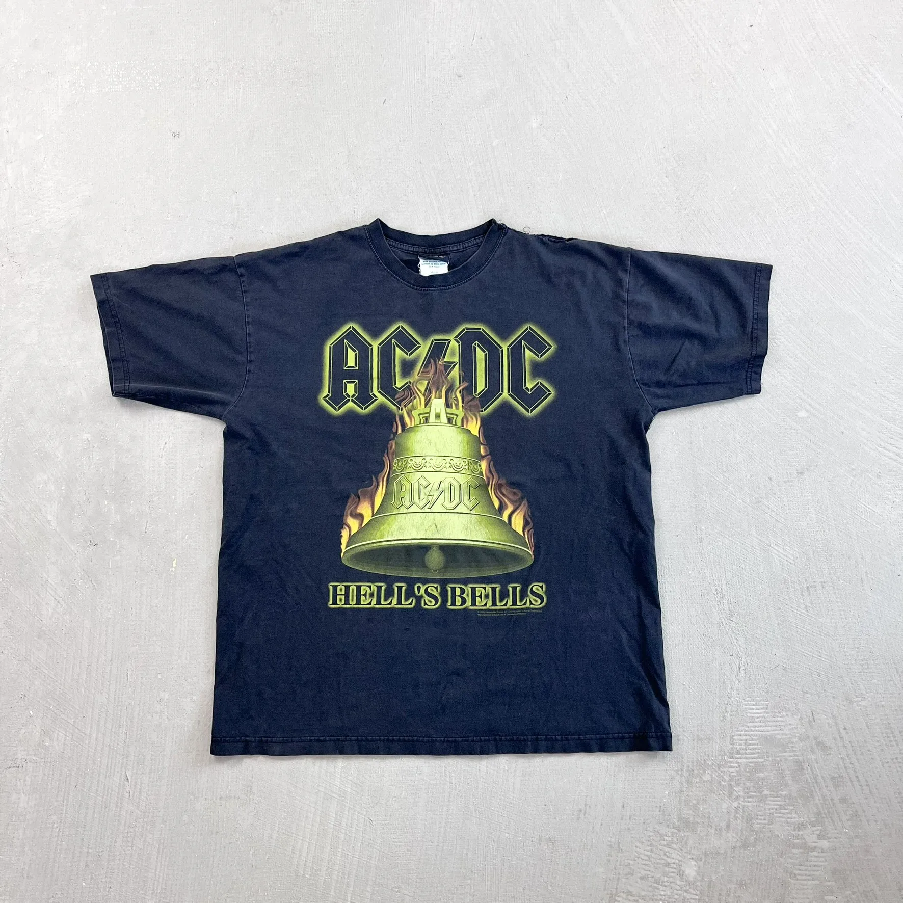 F- Vintage '01 AC/DC 01-02 World Tour Hell's Bell Graphic Tee sold by HG Vintage