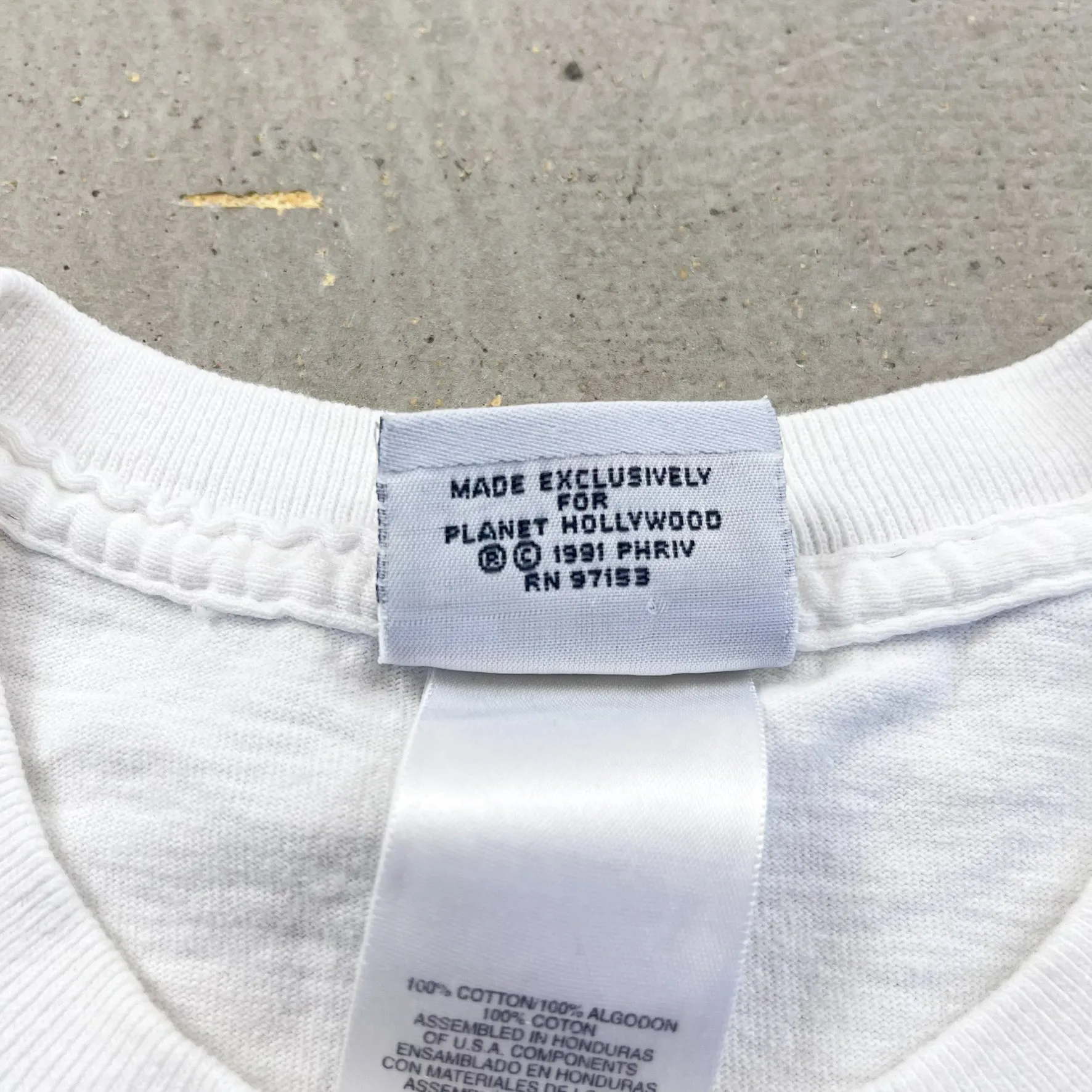 F- Vintage '91 Planet Hollywood Houston Texas Graphic Tee sold by HG Vintage product image thumbnail 5