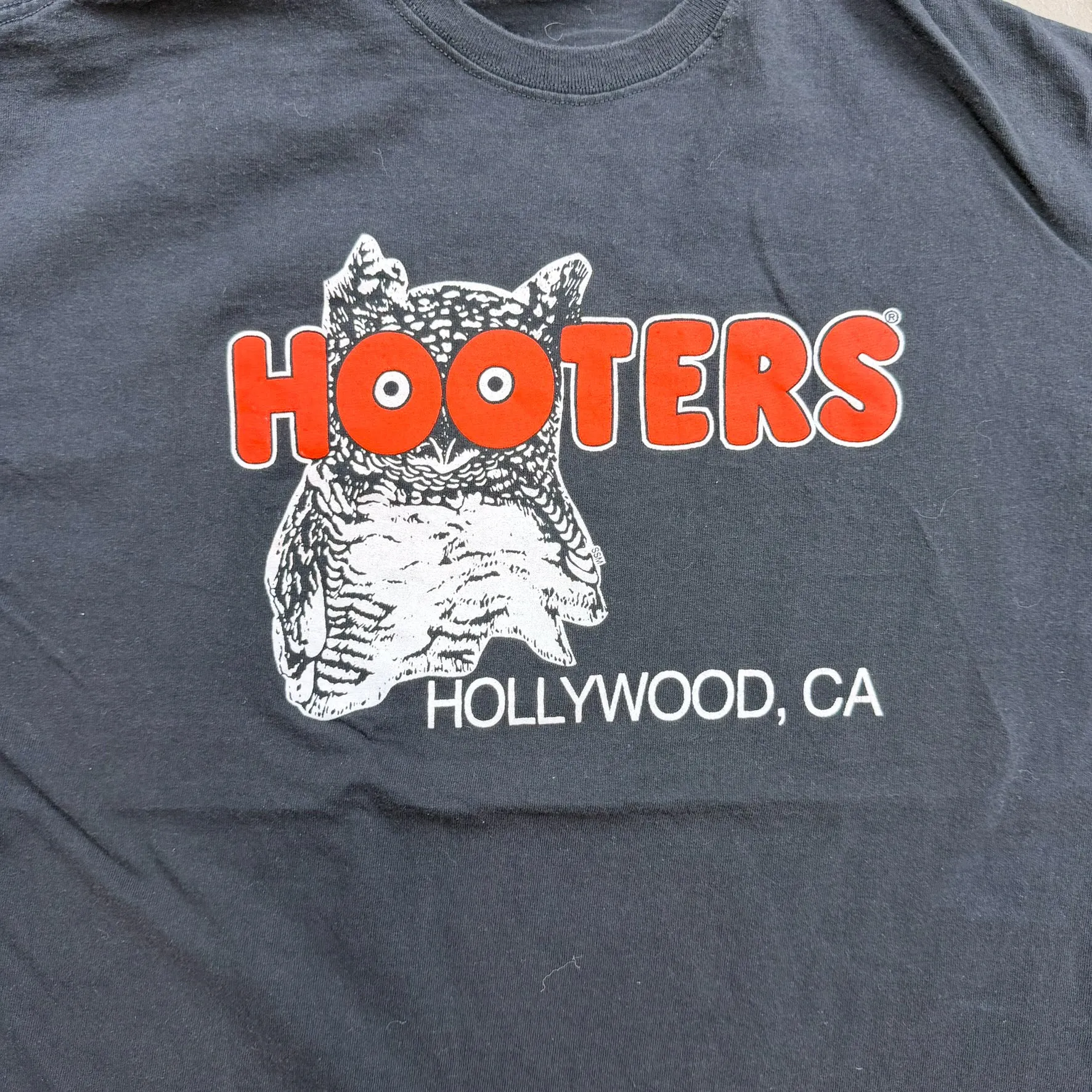 F- Vintage Hooters Hollywood California Graphic Tee sold by HG Vintage product image thumbnail 2