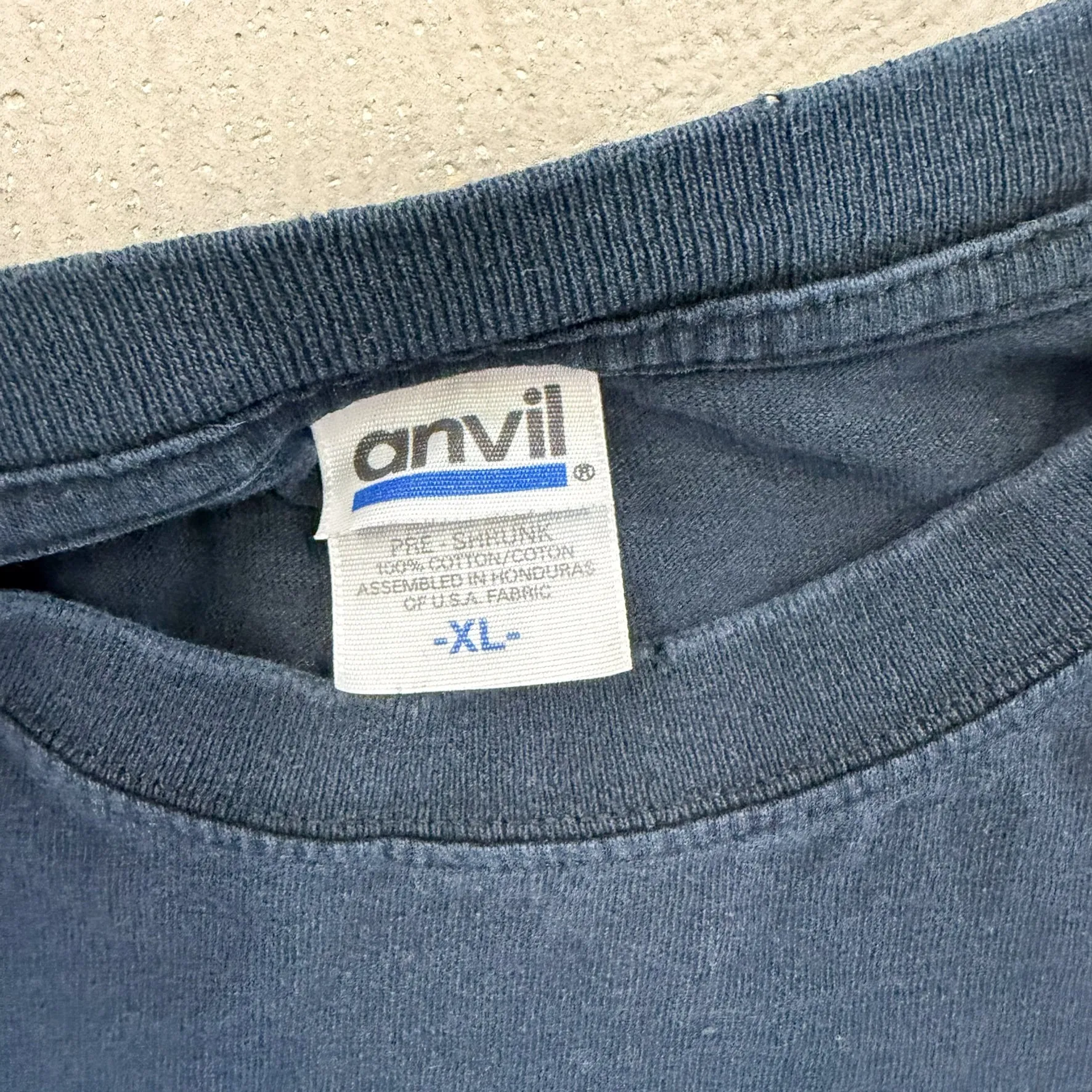 F- Vintage '05 Clutch World Tour Tee sold by HG Vintage product image thumbnail 5