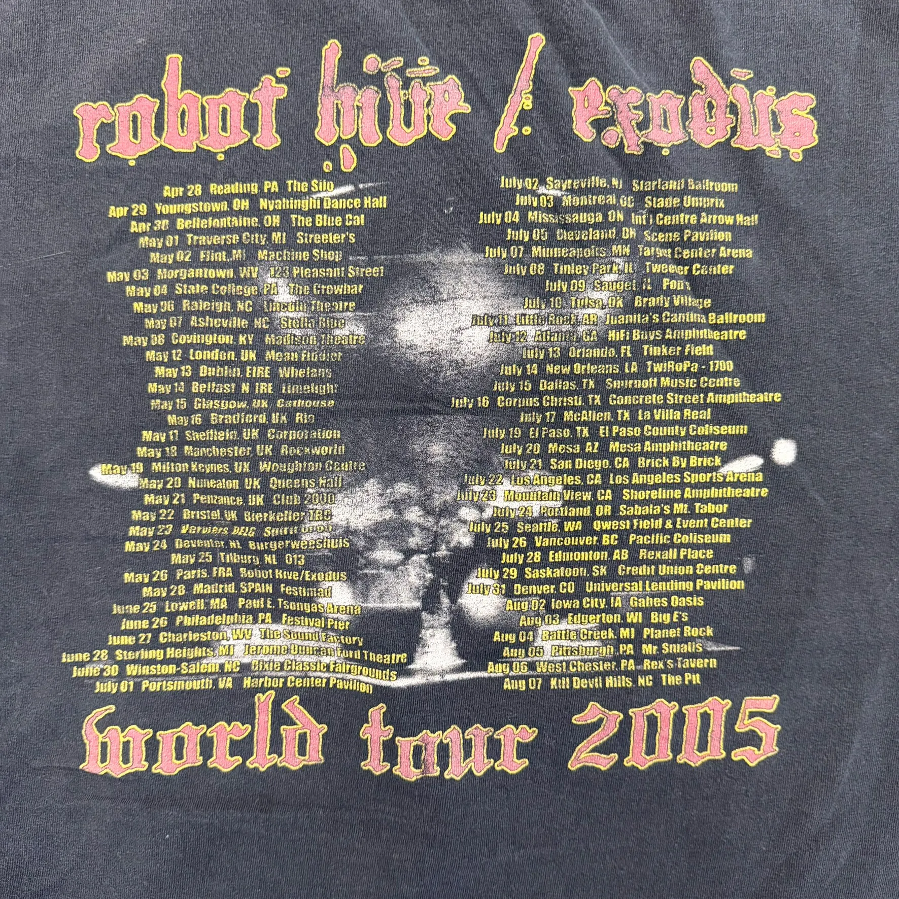F- Vintage '05 Clutch World Tour Tee sold by HG Vintage product image thumbnail 4
