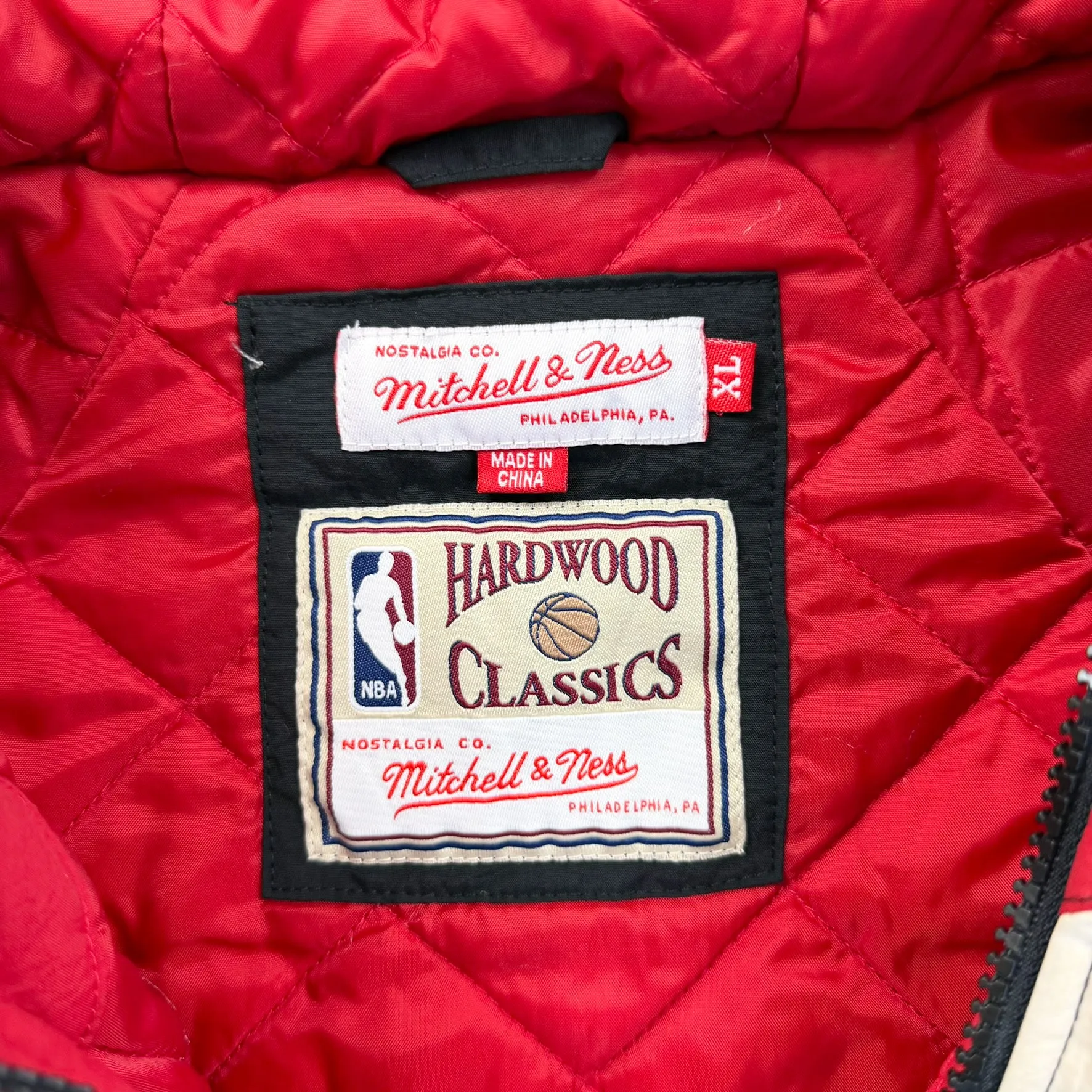F- Vintage Chicago Bulls NBA Mitchell & Ness Zip Up Winter Jacket sold by HG Vintage product image thumbnail 5