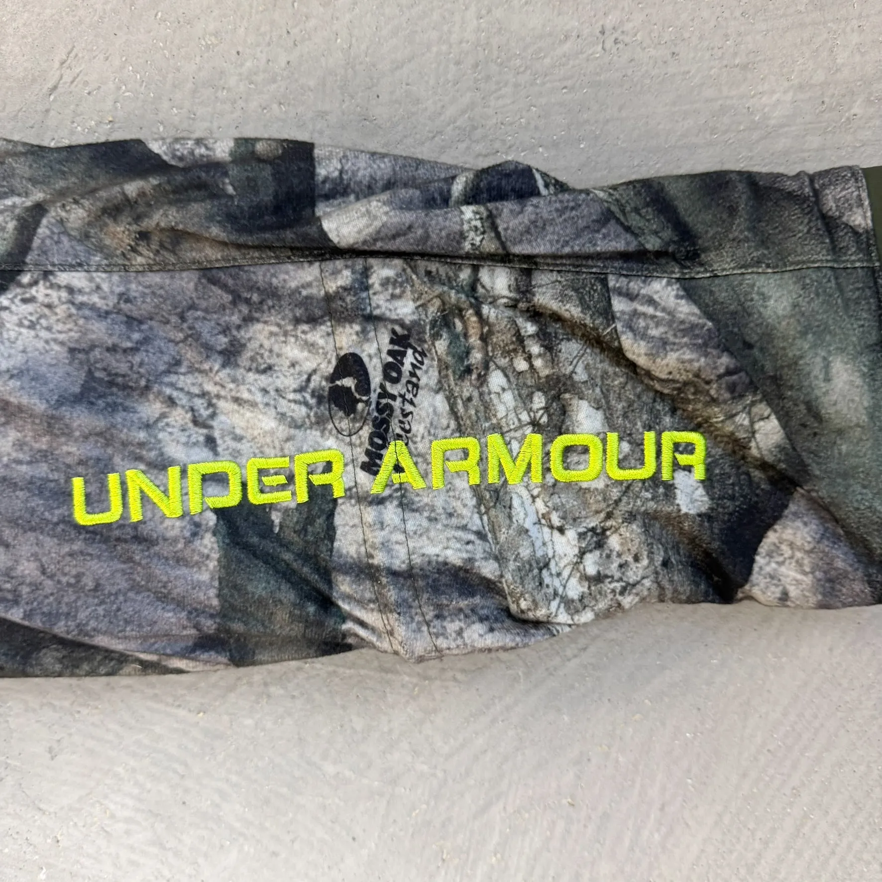 F- Under Armor Mossy Oak Treestand Camo Zip Up Winter Jacket sold by HG Vintage product image thumbnail 5