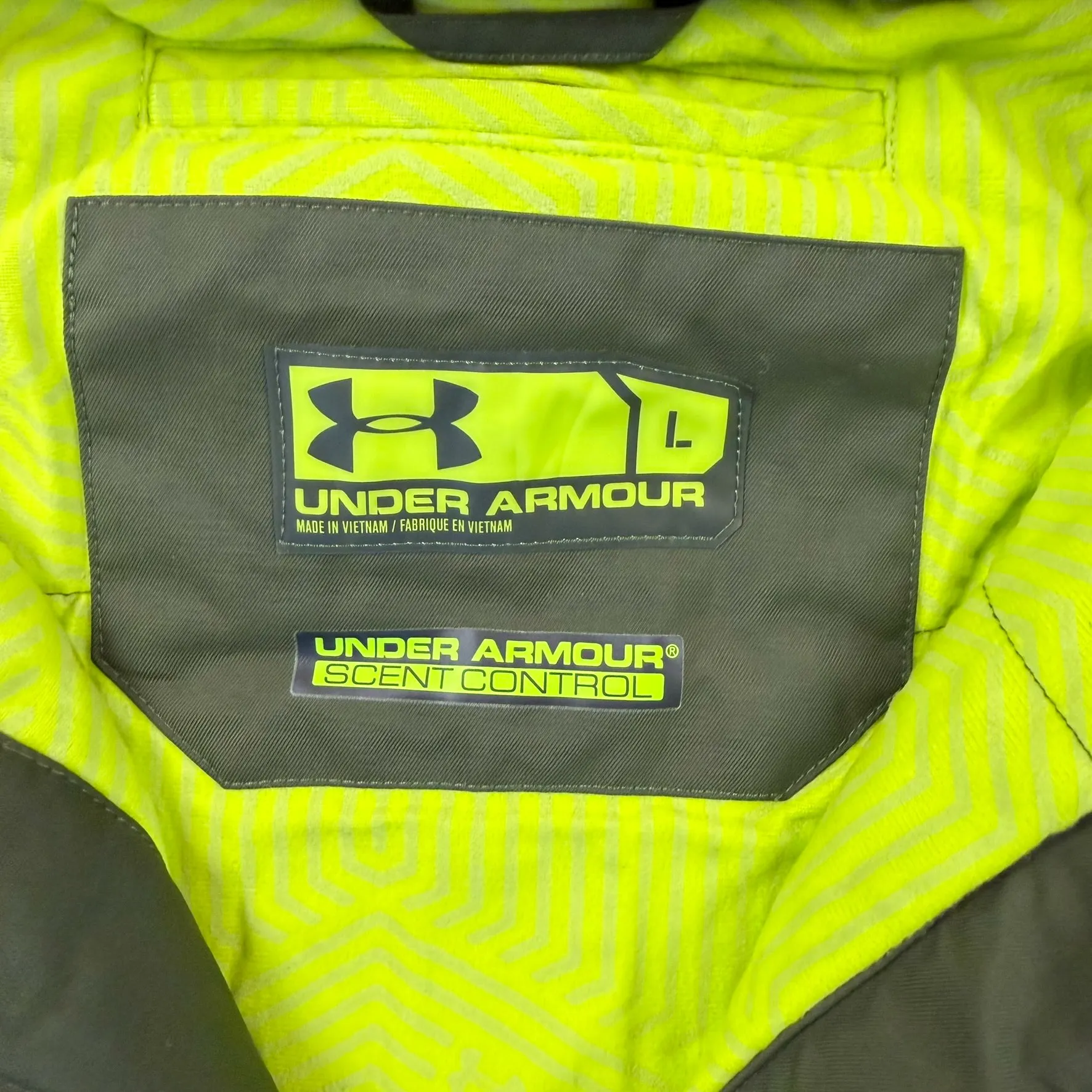 F- Under Armor Mossy Oak Treestand Camo Zip Up Winter Jacket sold by HG Vintage product image thumbnail 3