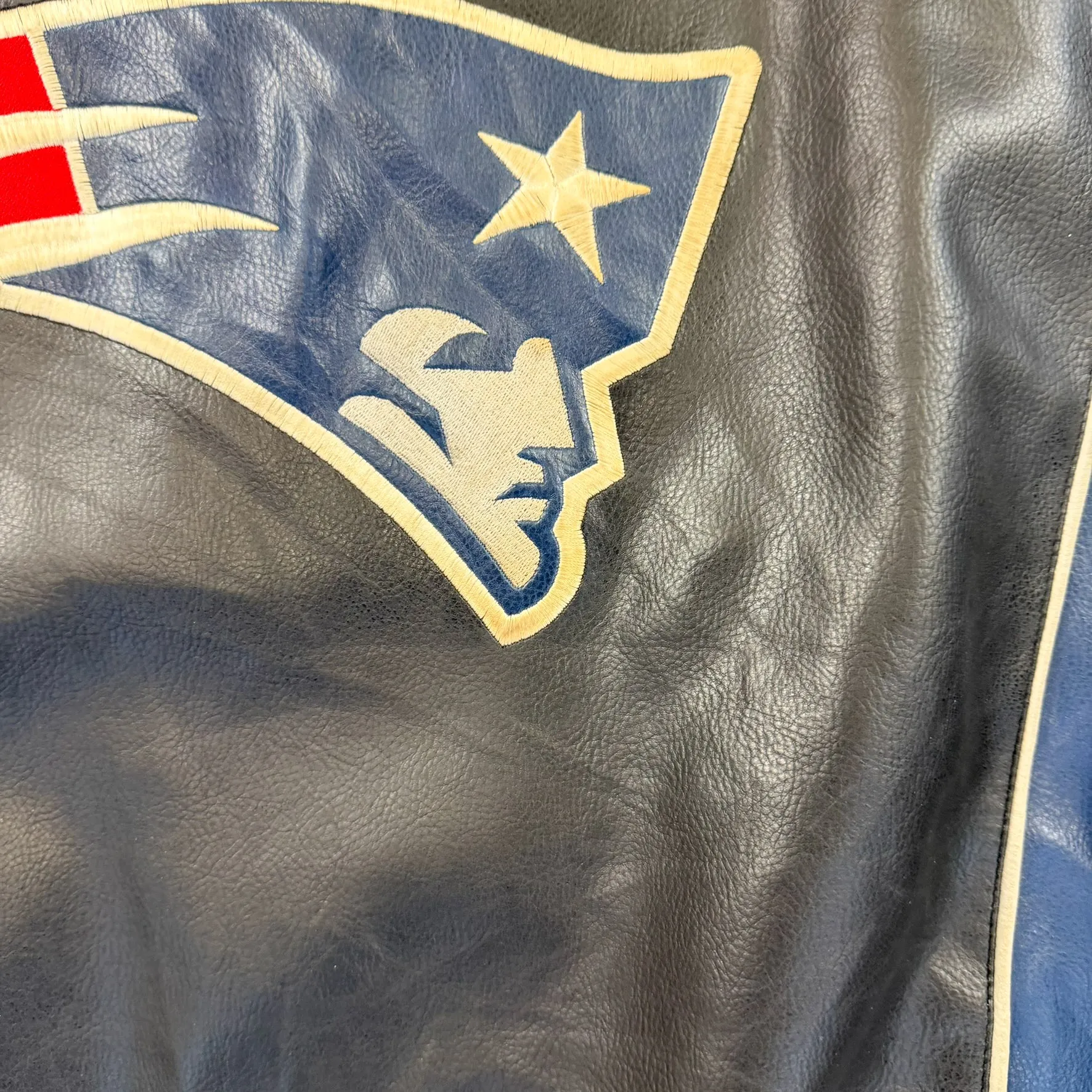 F- Vintage New England Patriots NFL Zip Up Leather Jacket sold by HG Vintage product image thumbnail 5