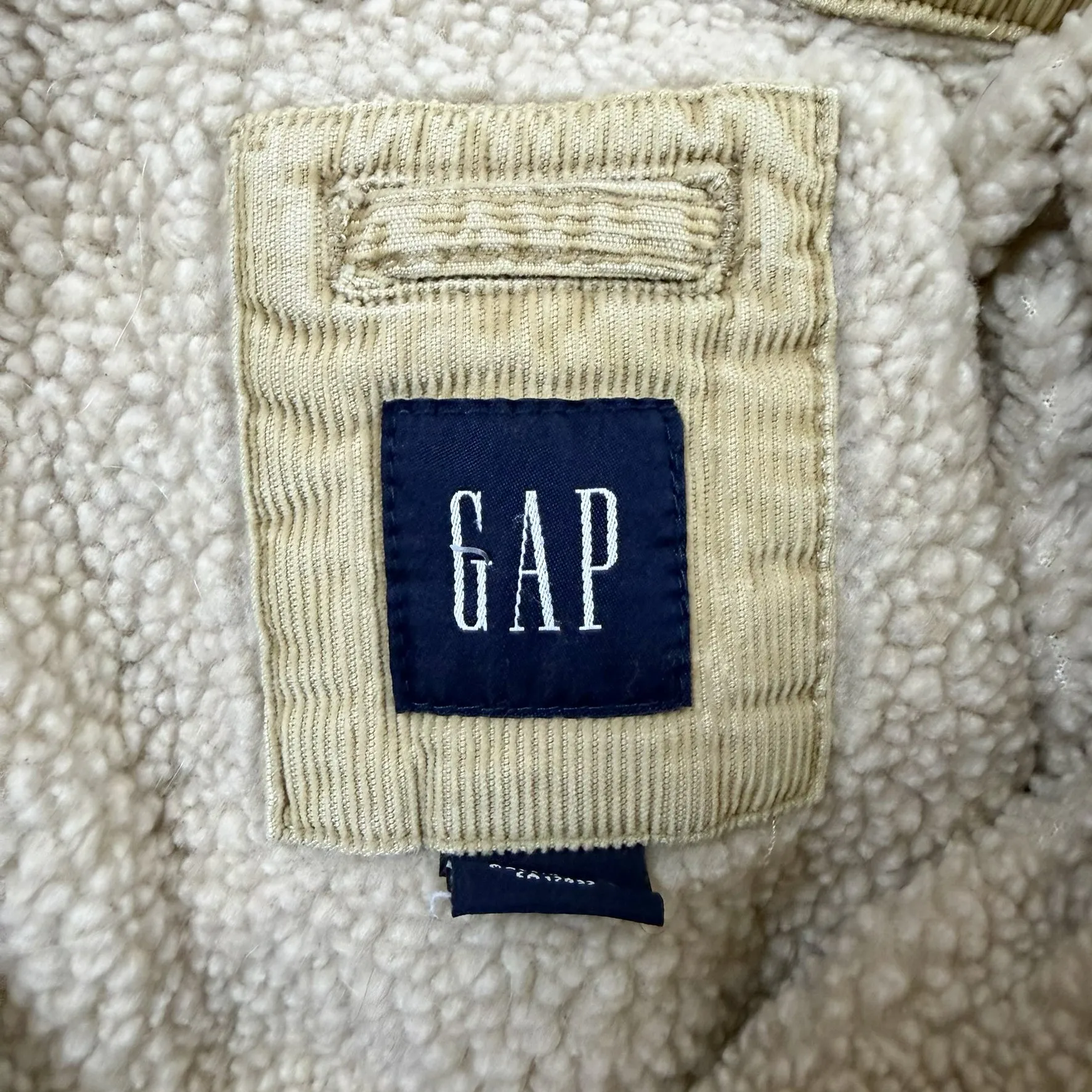F- Vintage Gap Sherpa Lined Corduroy Jacket sold by HG Vintage product image thumbnail 3