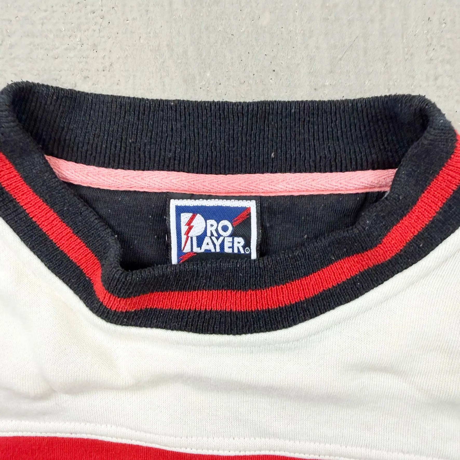 F- Vintage Chicago Blackhawks NHL Pro Player Embroidered text Crewneck sold by HG Vintage product image thumbnail 3