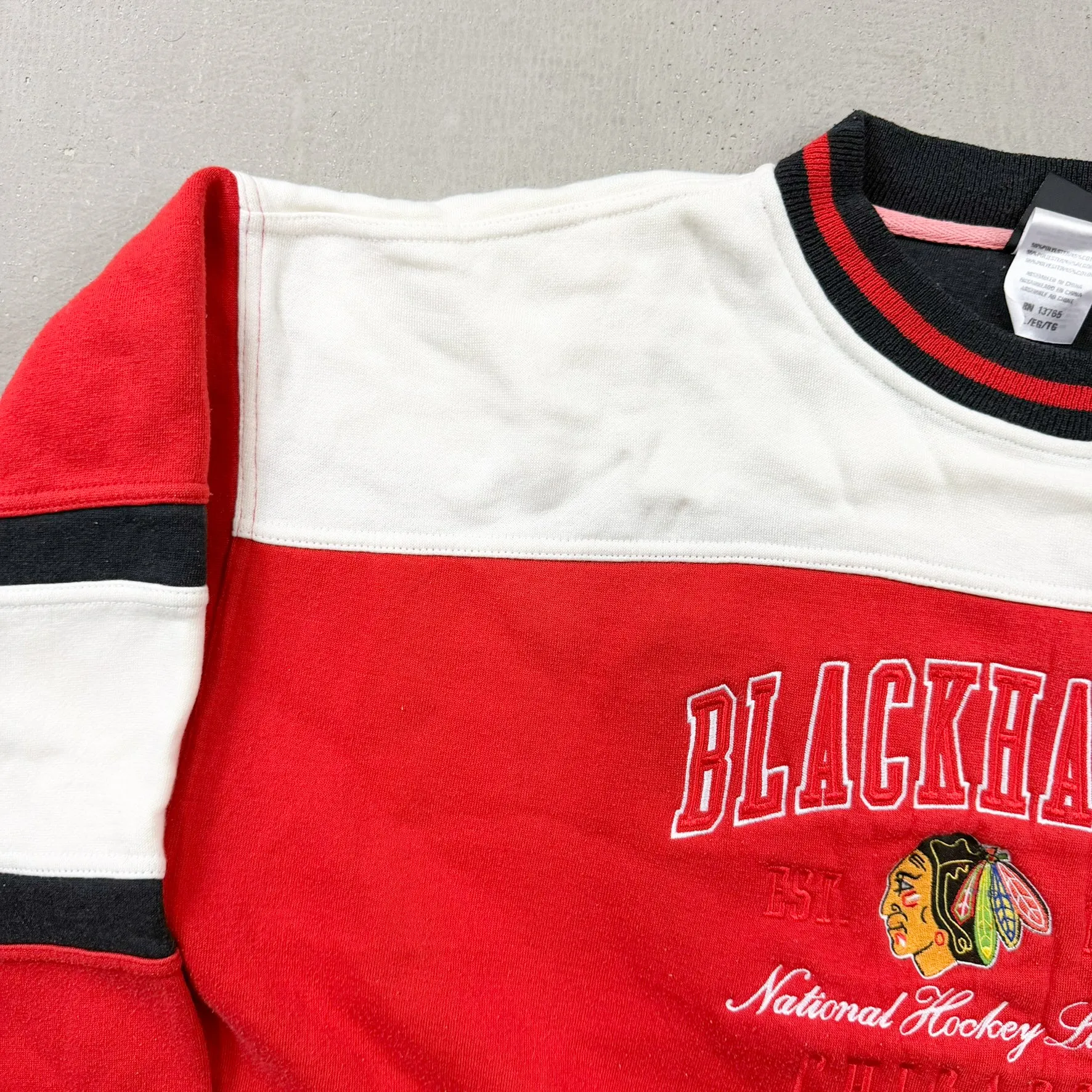 F- Vintage Chicago Blackhawks NHL Pro Player Embroidered text Crewneck sold by HG Vintage product image thumbnail 4