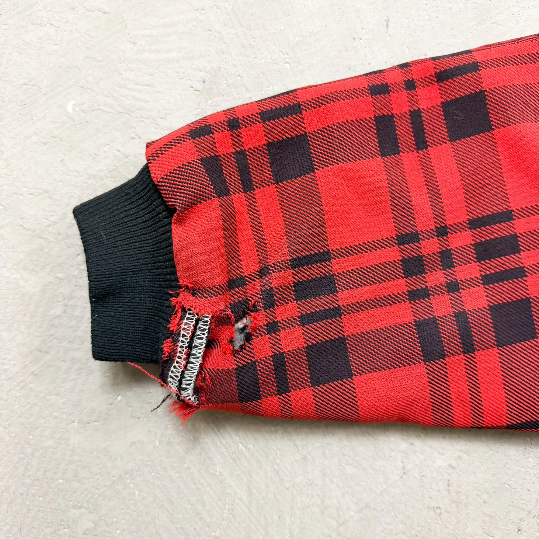 F- Vintage '93 Carhartt Made In USA Buffalo Quilt Lined Plaid Workwear Bomber Jacket sold by HG Vintage product image thumbnail 4