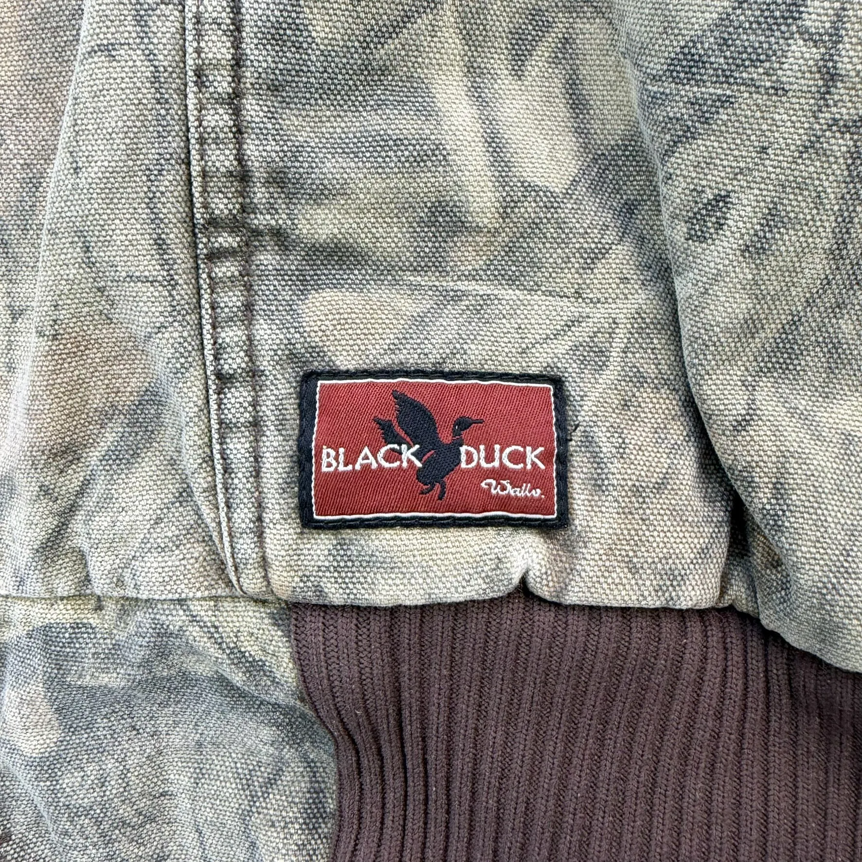 F- Vintage Black Duck Real Tree Camo Quilt Lined Hooded Jacket - 2XL T sold by HG Vintage product image thumbnail 5