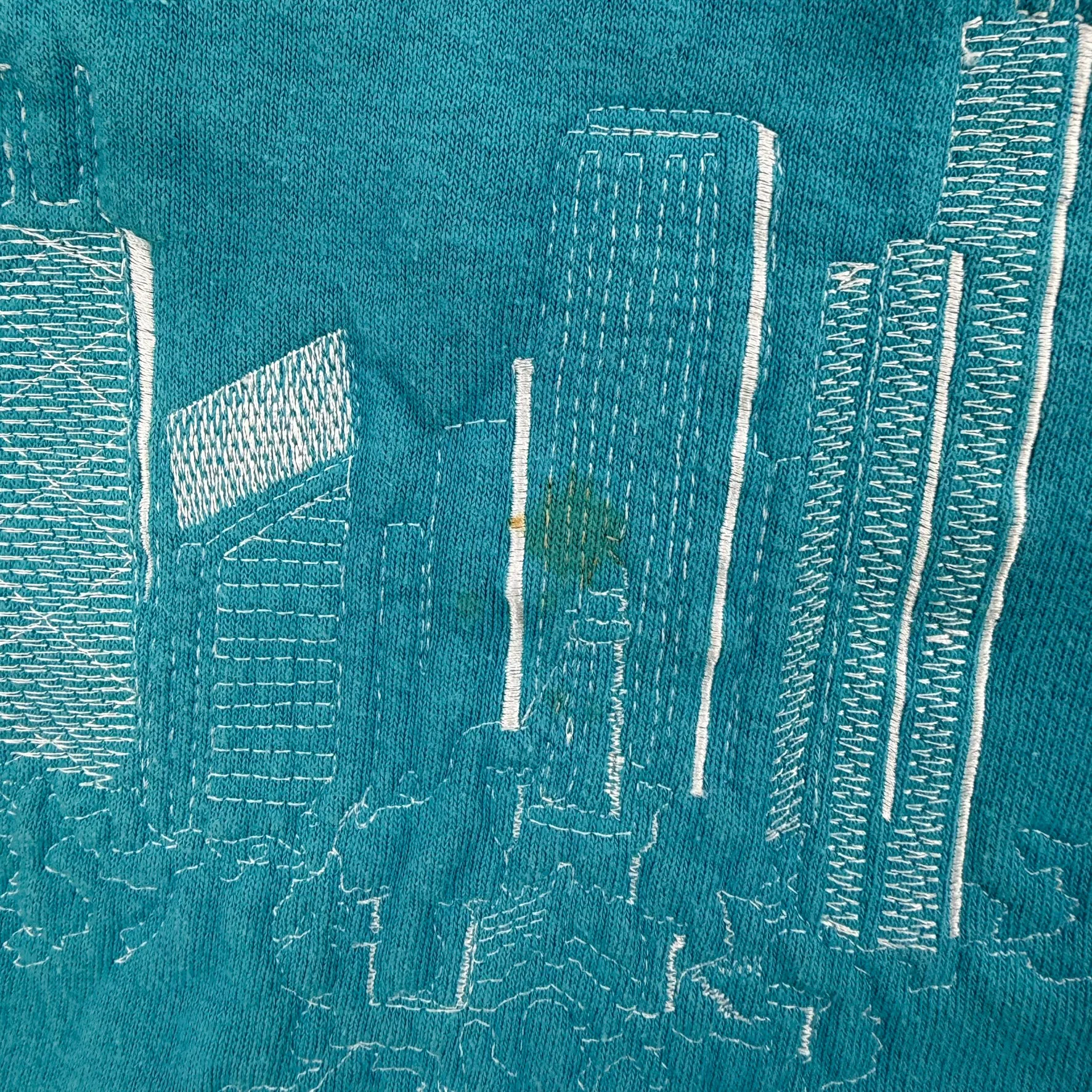 J- Vintage Chicago Skyline Embroidered Crewneck - XL sold by HG Vintage product image thumbnail 3