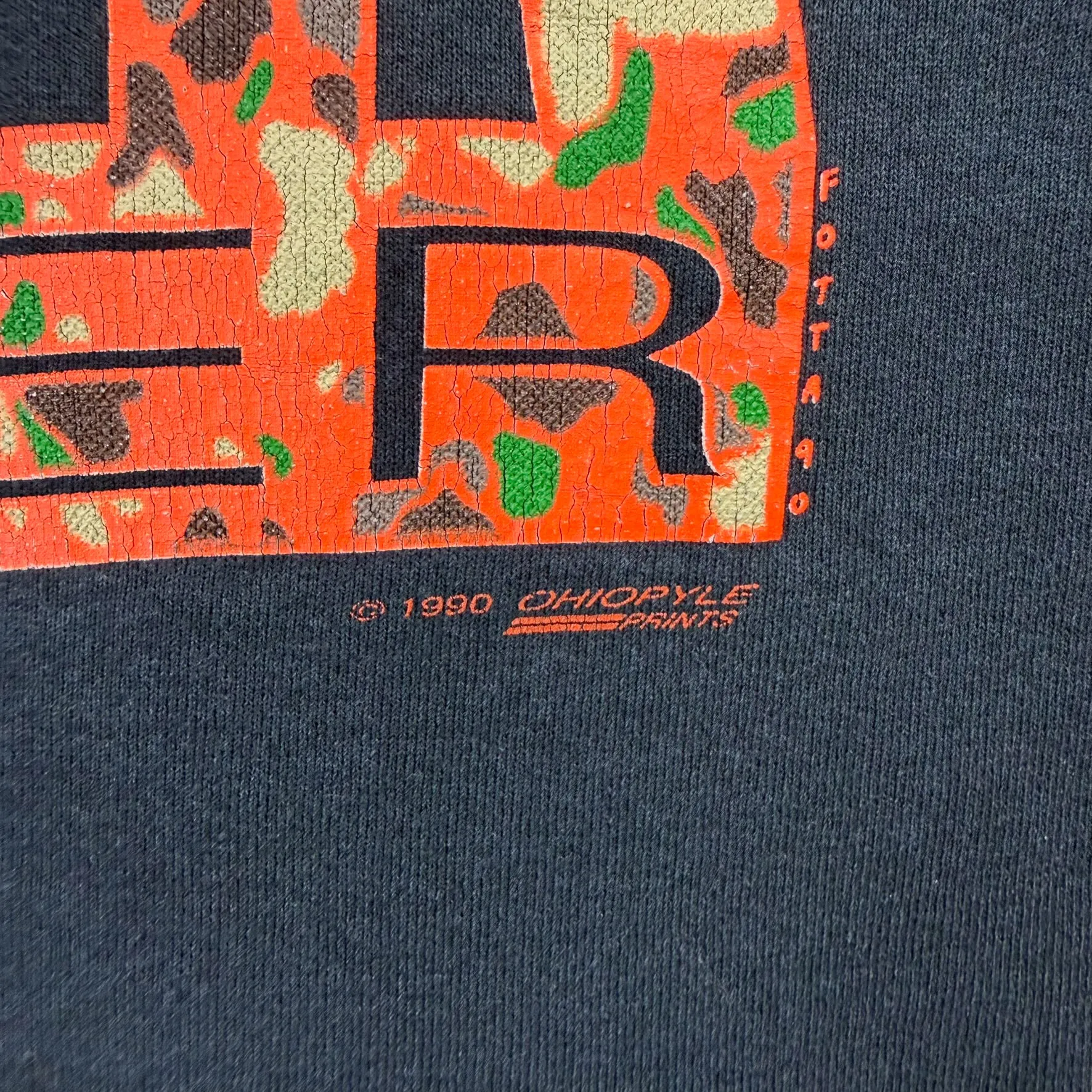 J- Vintage '90 Buck Hunter Graphic Made In USA Crewneck - XL sold by HG Vintage product image thumbnail 3