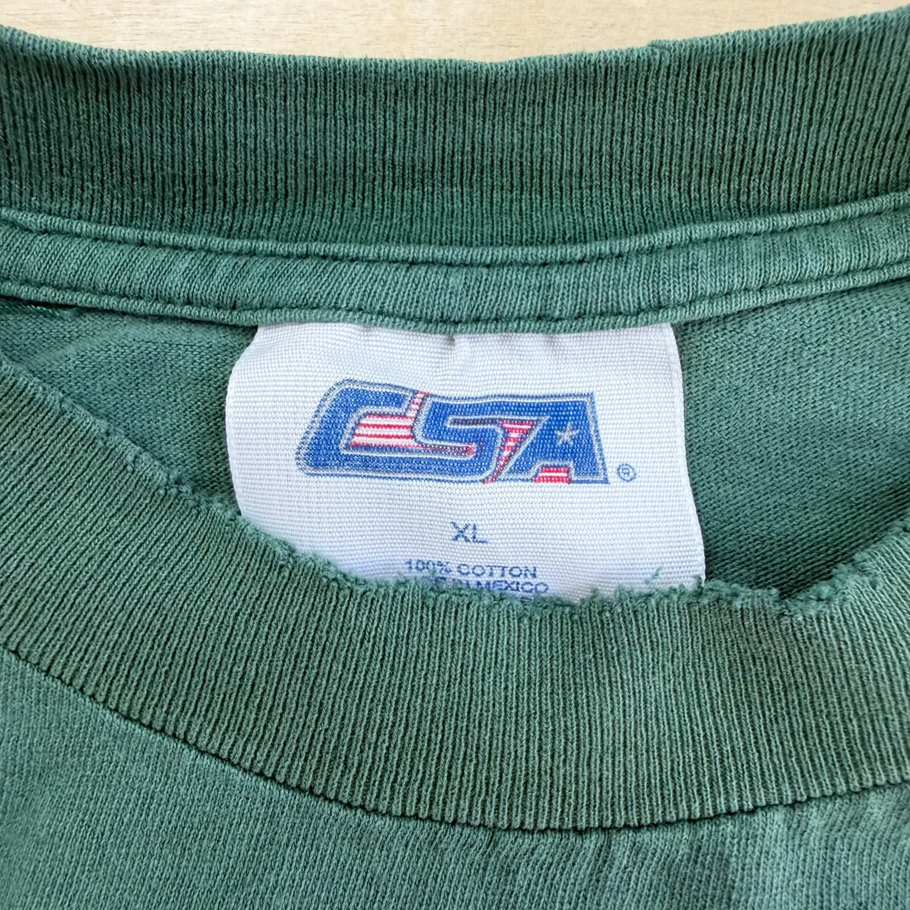 J- Vintage '98 Packers Tazmanian Devil NFL Looney Tunes Graphic Tee - XL sold by HG Vintage product image thumbnail 4