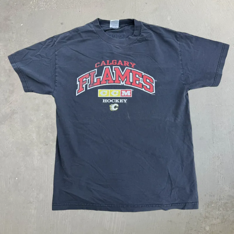 J- Vintage Calgary Flames NHL CCM Text Tee- L made by HG Vintage