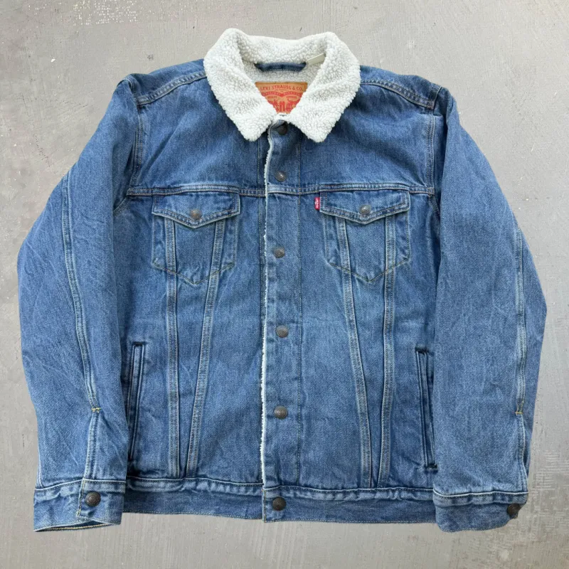 J- Vintage Levi's Sherpa Lined Denim Jacket - L made by HG Vintage