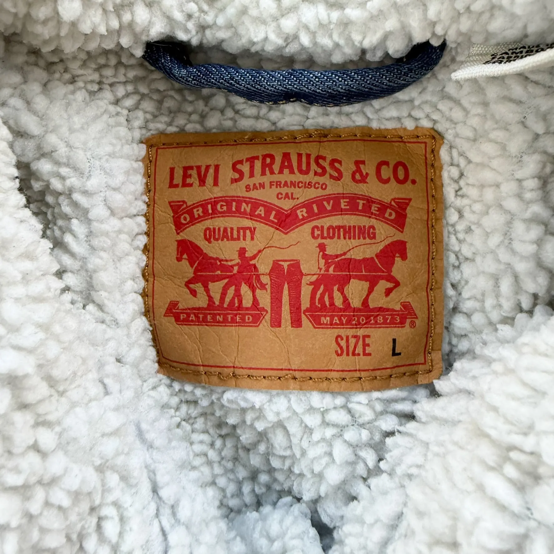 J- Vintage Levi's Sherpa Lined Denim Jacket - L sold by HG Vintage product image thumbnail 4