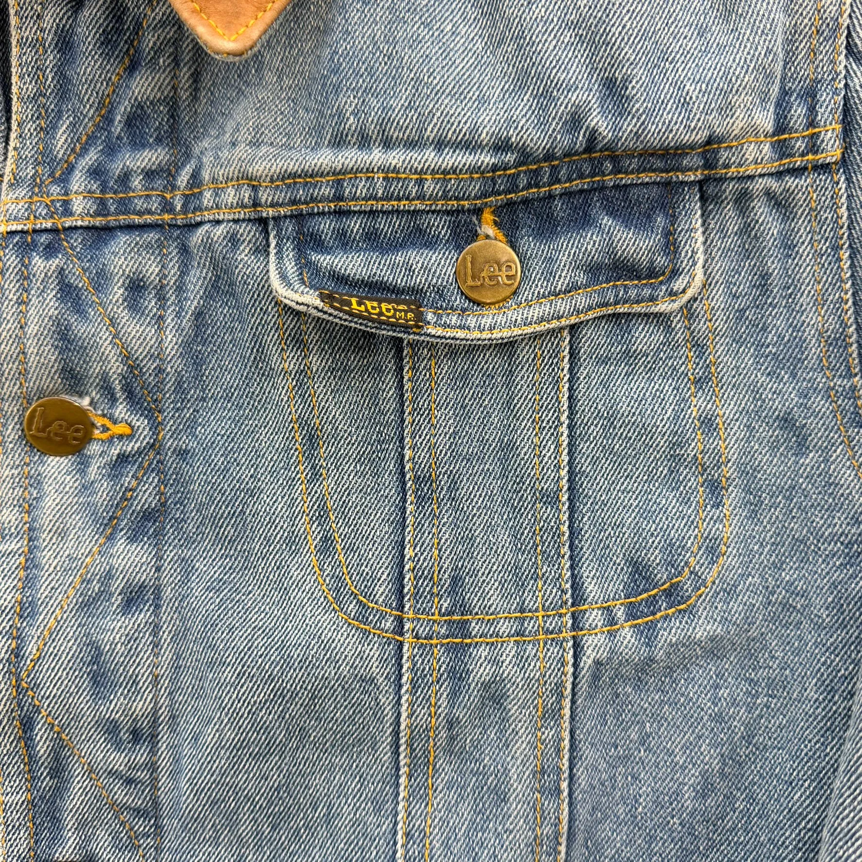 J- Vintage Lee Quilt Lined Denim Jacket - XL sold by HG Vintage product image thumbnail 5