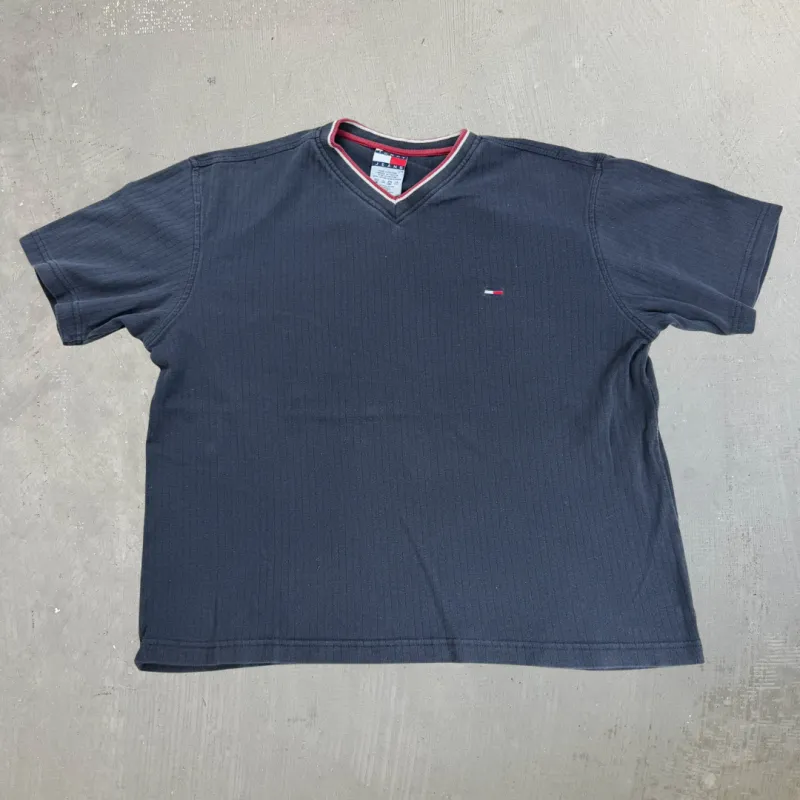 J- Vintage Tommy Hilfiger Jeans Embroidered Logo Tee - L made by HG Vintage
