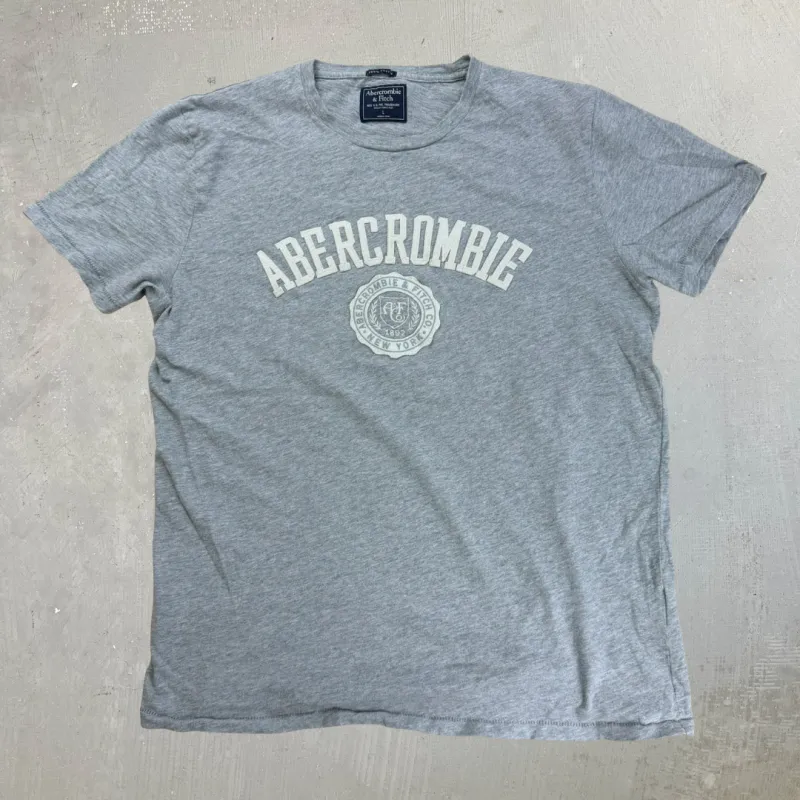 J- Vintage Abercrombie & Fitch Embroidered Text Tee - L made by HG Vintage
