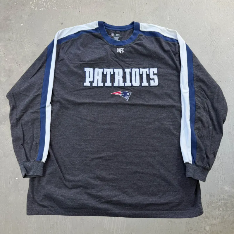 J- Vintage New England Patriots NFL Embroidered Text Long Sleeve Tee - XL made by HG Vintage
