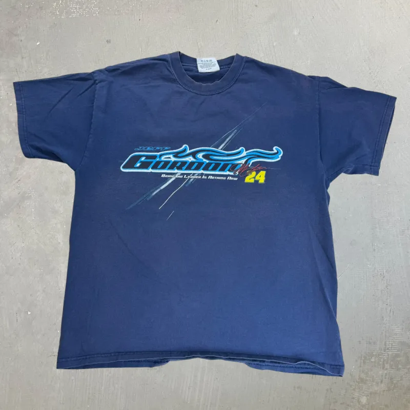 J- Vintage '04 Nascar Jeff Gordon Text Graphic Tee - M made by Nascar