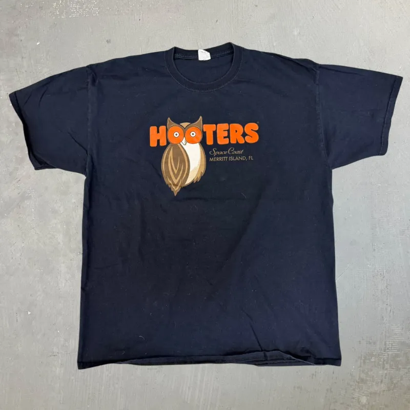 J- Vintage Hooters Merritt Island Florida Graphic Tee - XL sold by HG Vintage