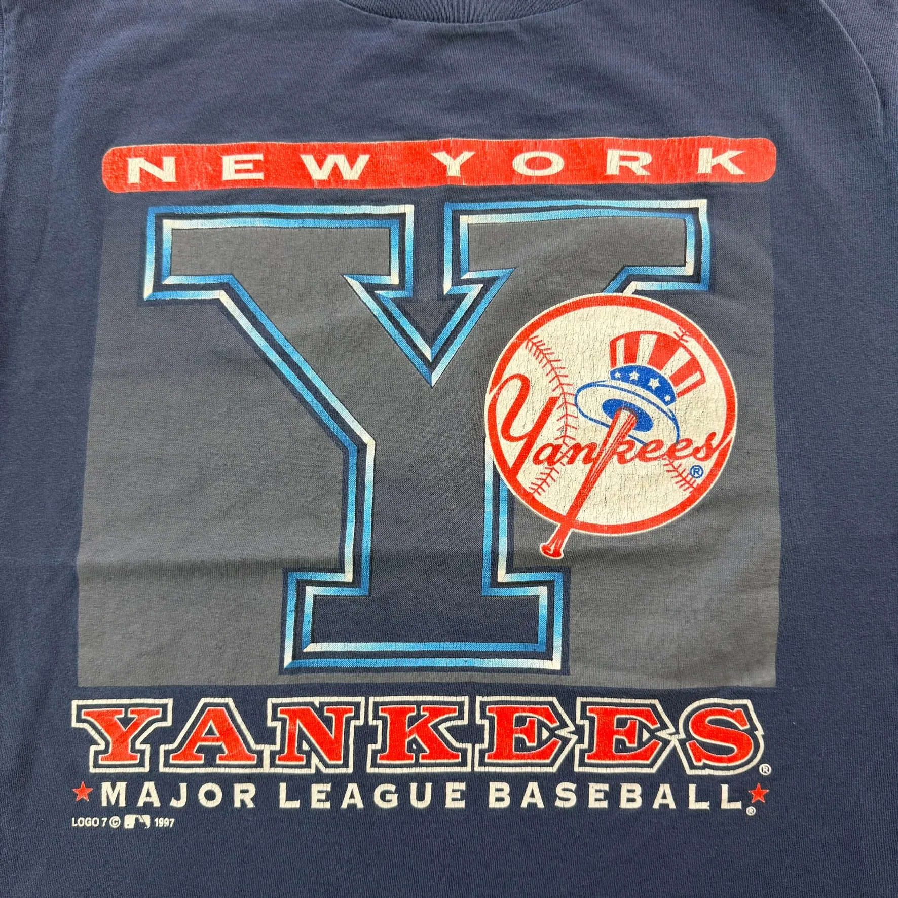 J- Vintage '97 New York Yankees MLB Logo 7 Graphic Tee - L sold by HG Vintage product image thumbnail 2